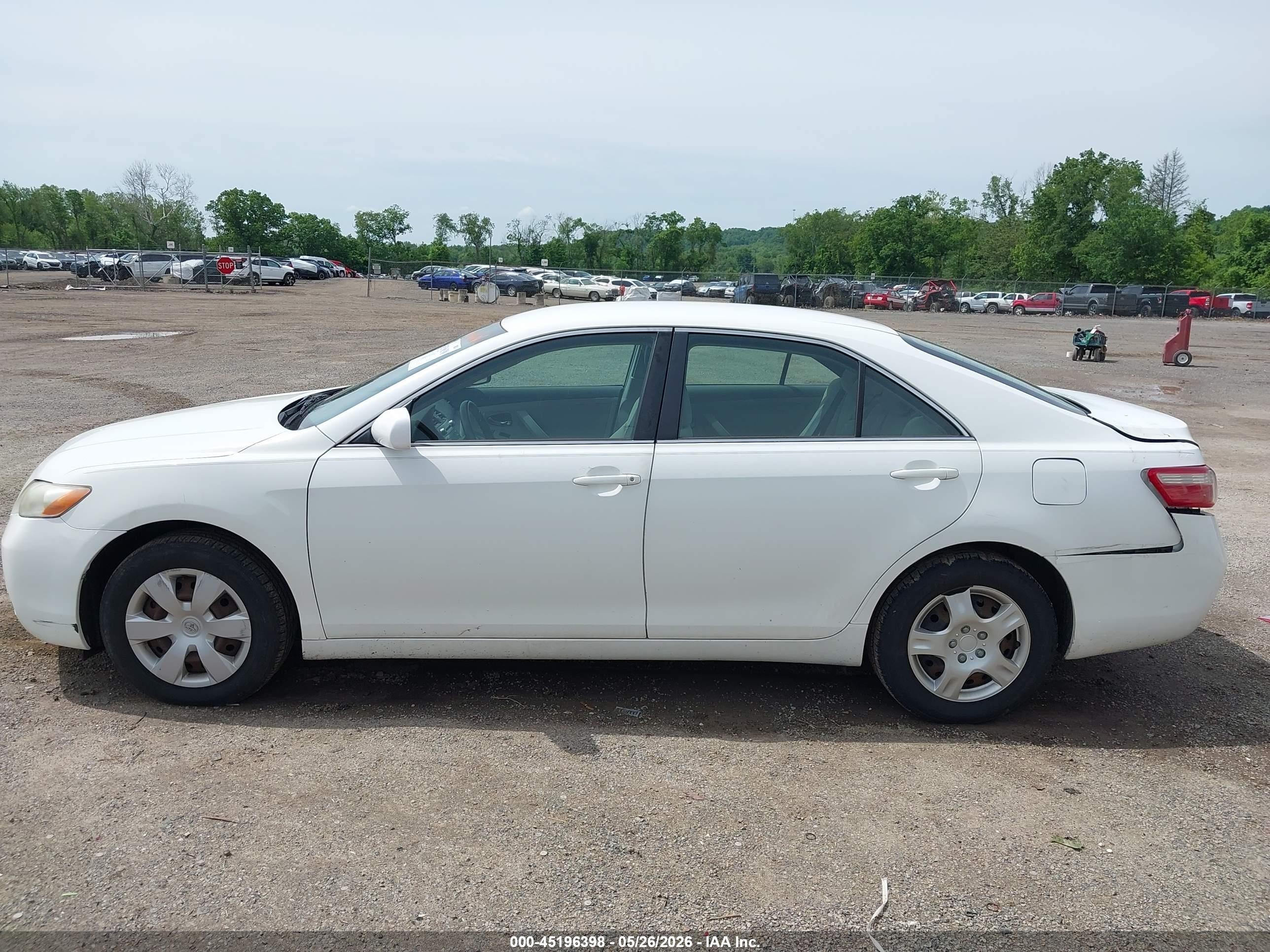 2007 Toyota Camry Le White vin: 4T1BE46K77U716693