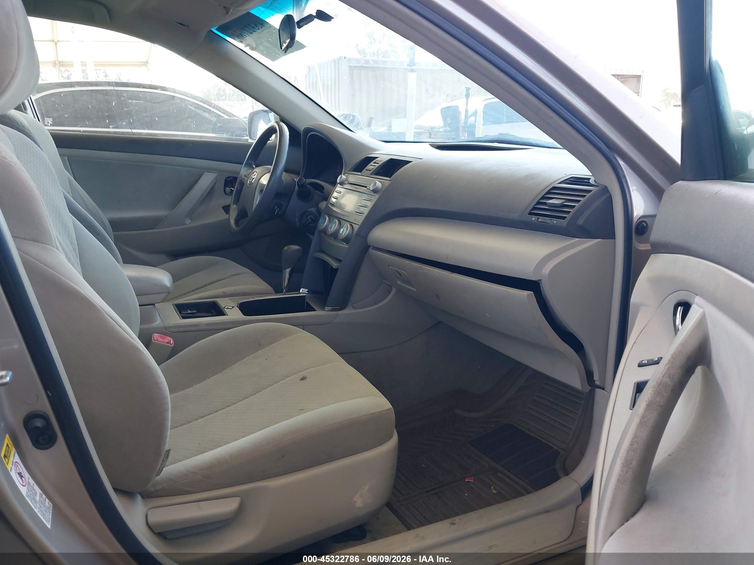 2008 Toyota Camry Le Gold vin: 4T1BE46K78U207060