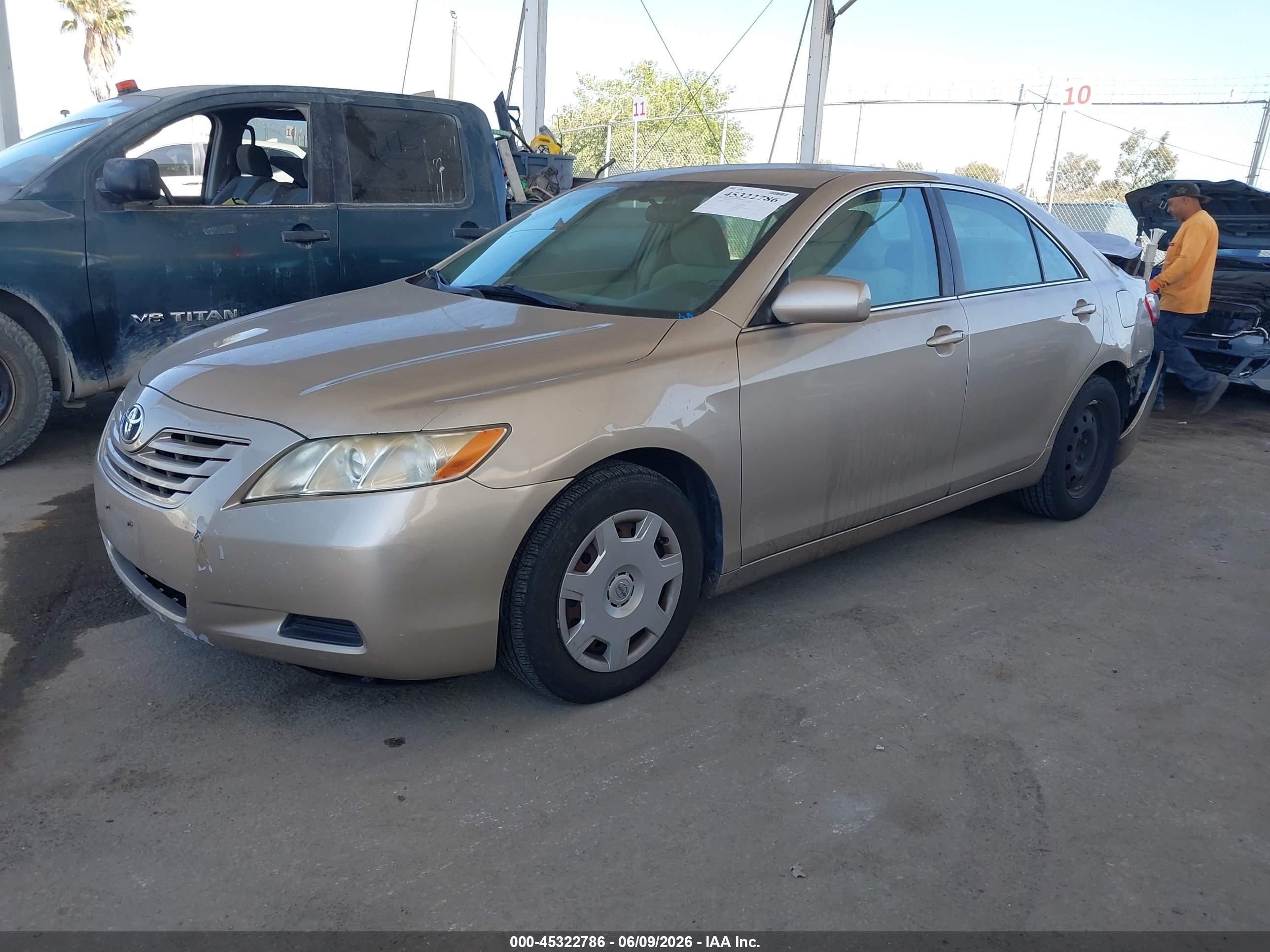 2008 Toyota Camry Le Gold vin: 4T1BE46K78U207060