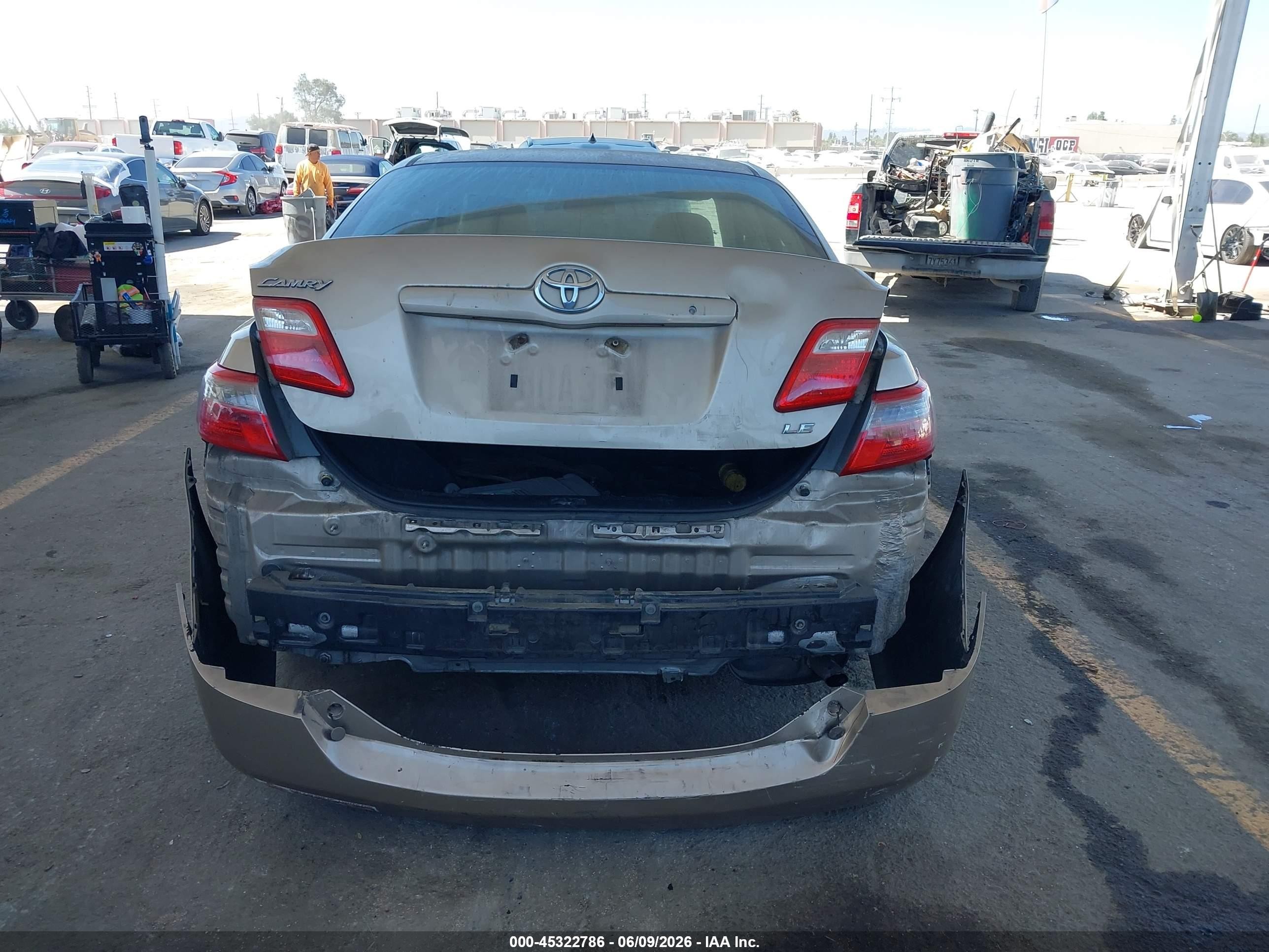2008 Toyota Camry Le Gold vin: 4T1BE46K78U207060