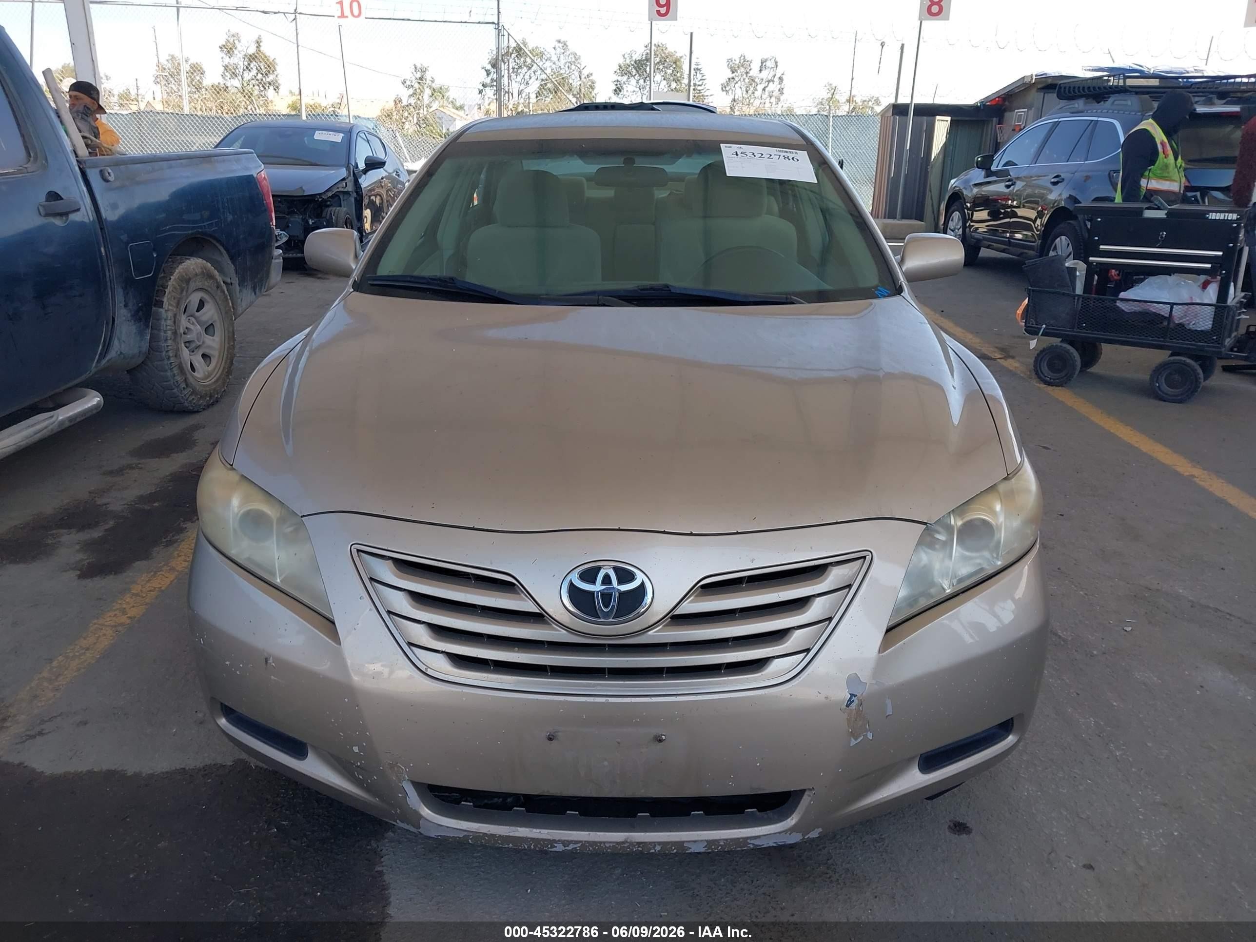 2008 Toyota Camry Le Gold vin: 4T1BE46K78U207060