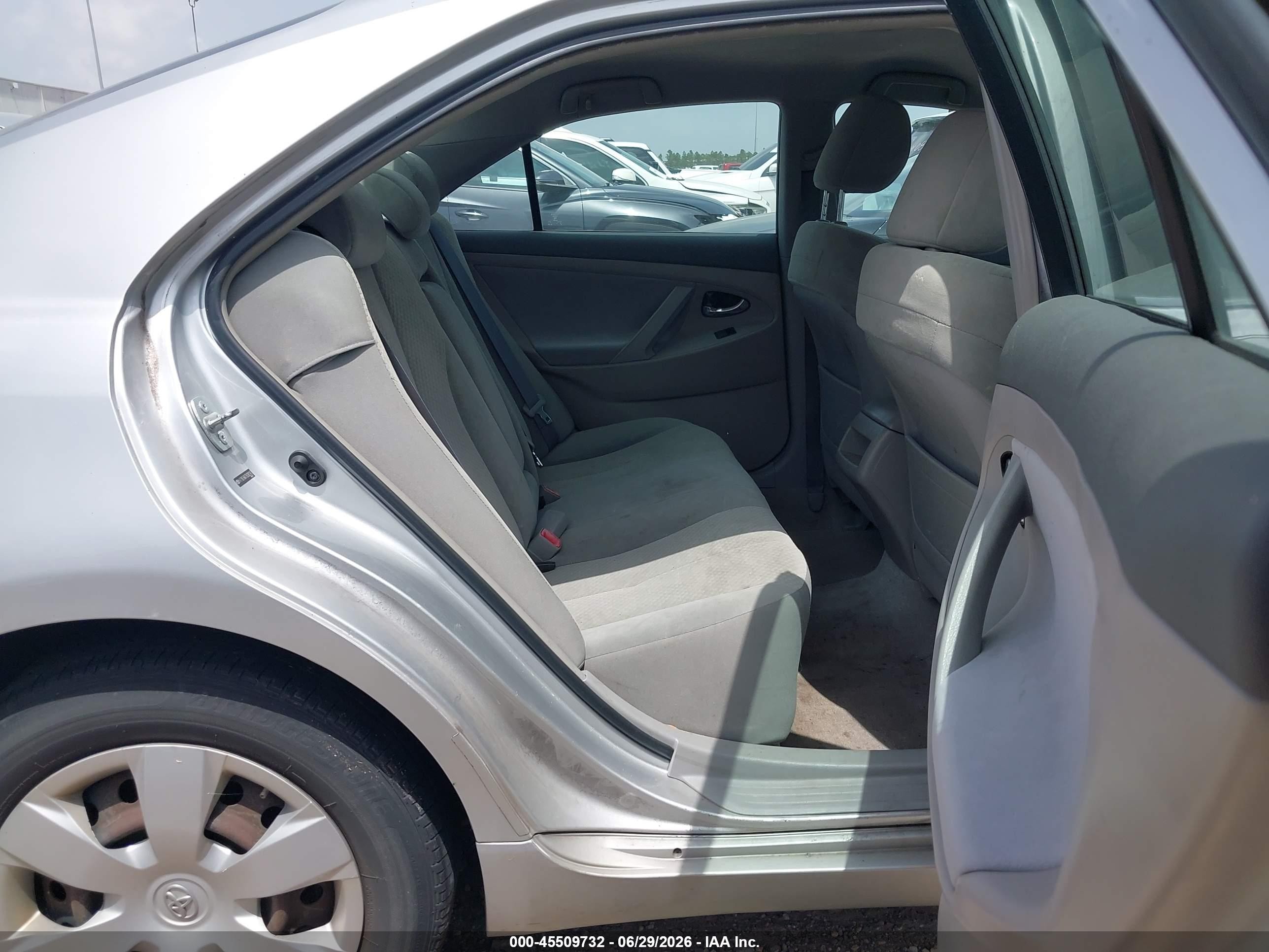 2009 Toyota Camry Le Silver vin: 4T1BE46K79U282147