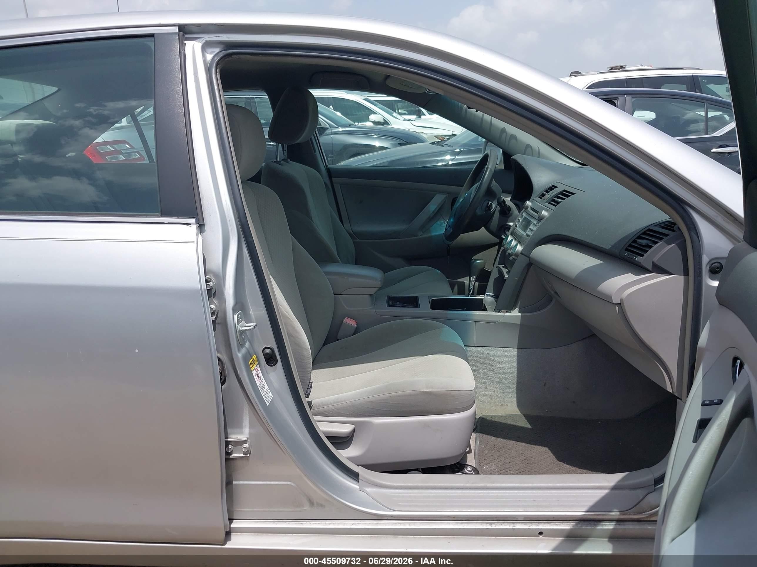 2009 Toyota Camry Le Silver vin: 4T1BE46K79U282147
