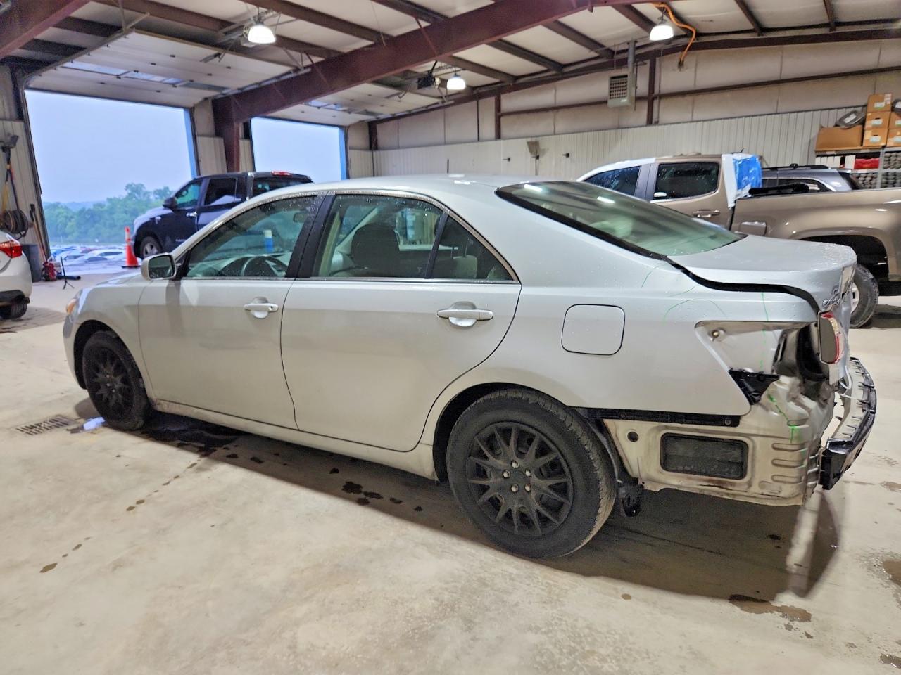 2009 Toyota Camry Le Silver vin: 4T1BE46K79U324820