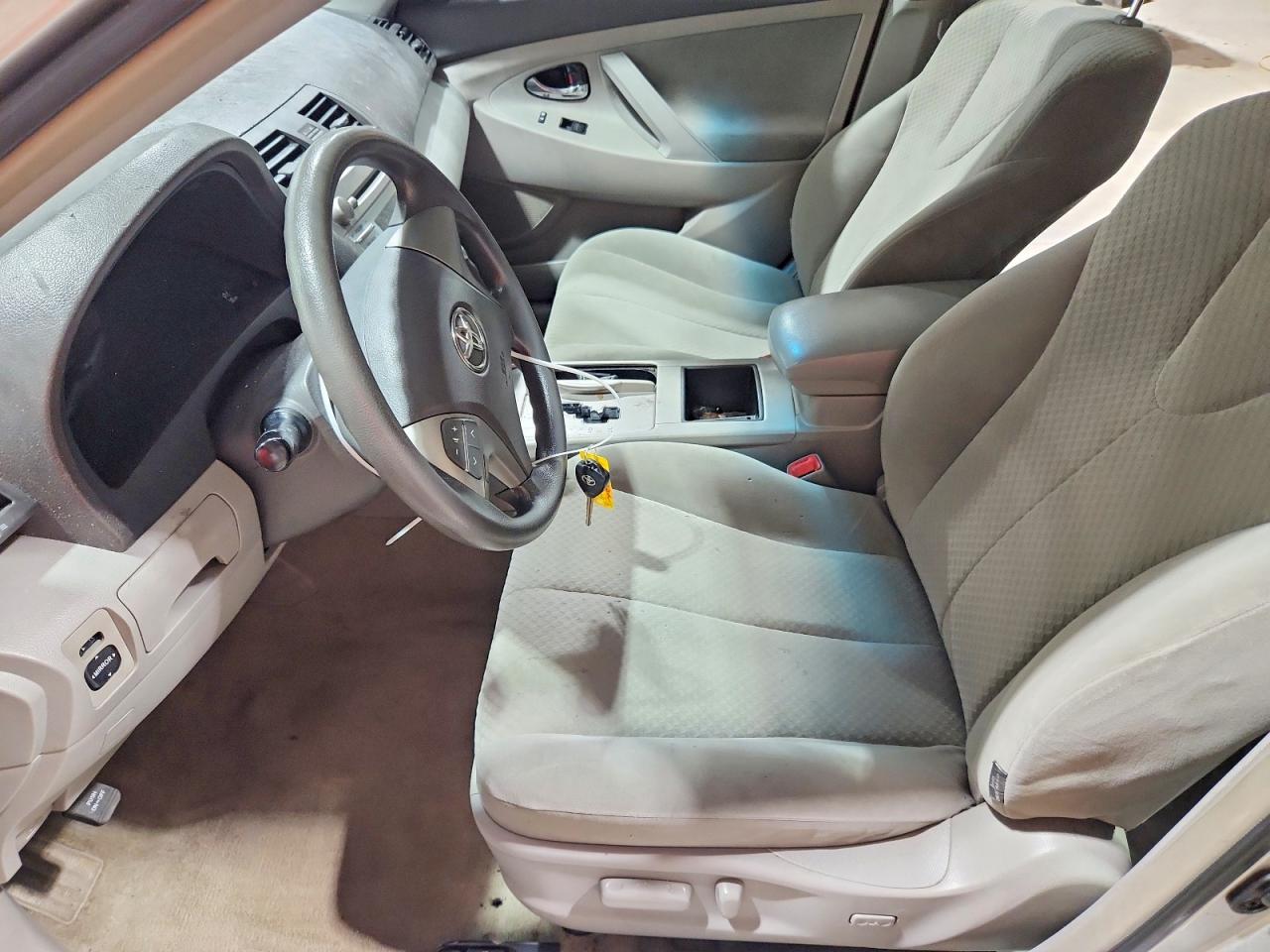 2009 Toyota Camry Le Silver vin: 4T1BE46K79U324820