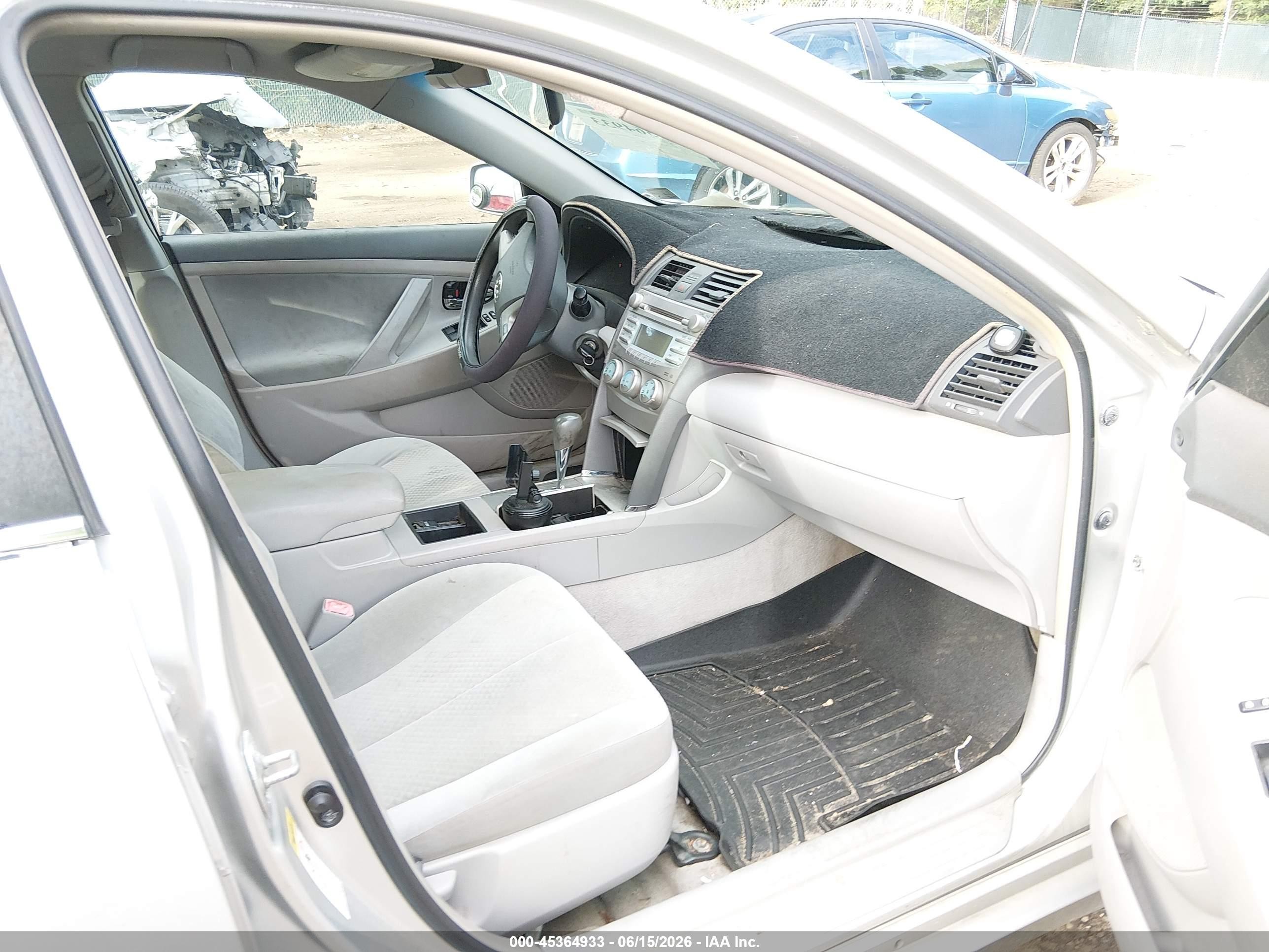 2009 Toyota Camry Le Silver vin: 4T1BE46K79U334926