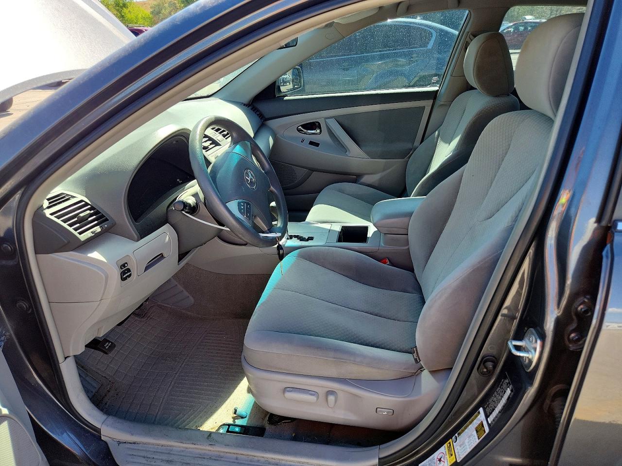 2009 Toyota Camry Le Gray vin: 4T1BE46K79U371183