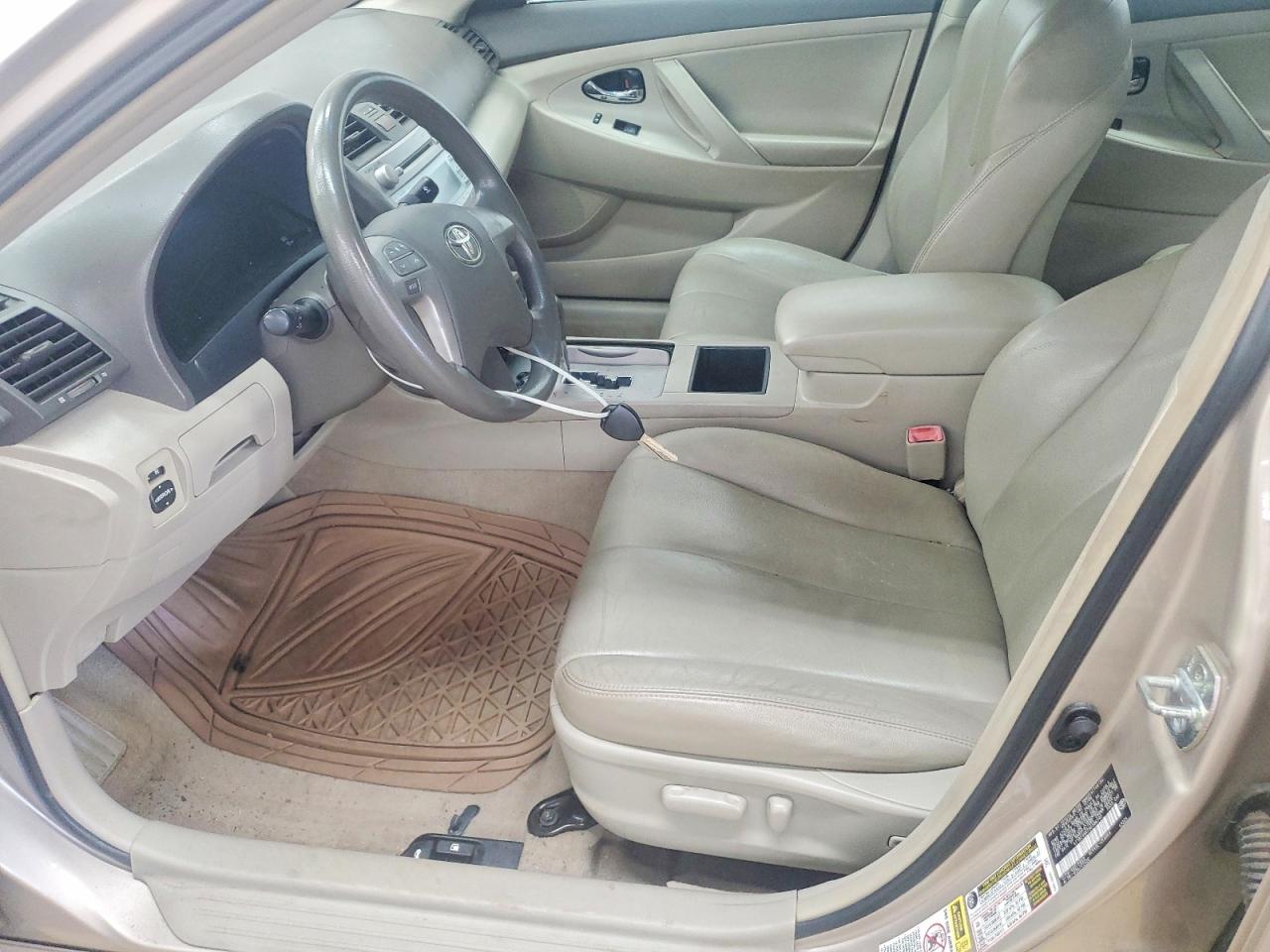 2009 Toyota Camry Le Gold vin: 4T1BE46K79U396780