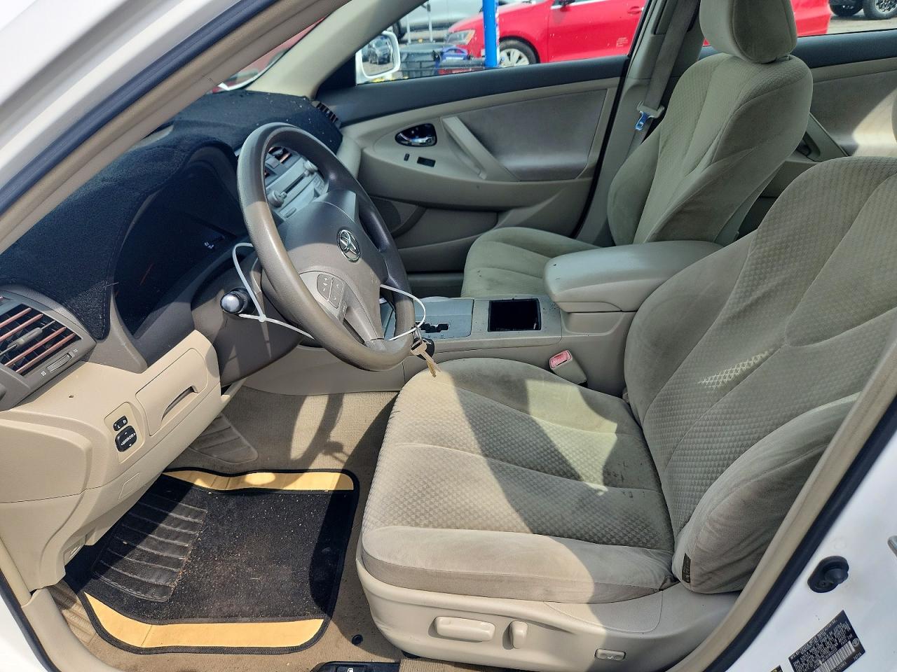 2009 Toyota Camry Le White vin: 4T1BE46K79U800225
