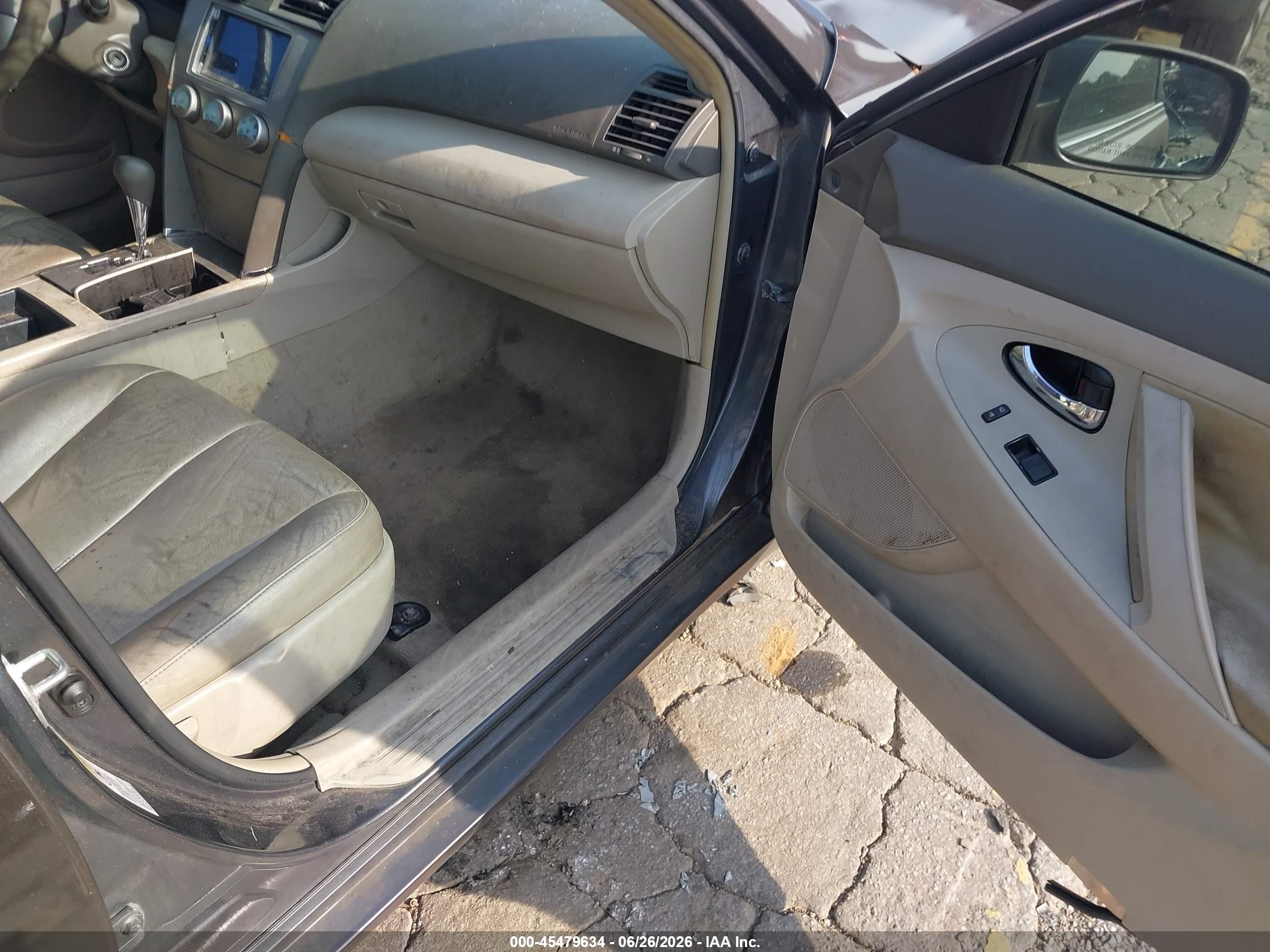 2009 Toyota Camry Le Gray vin: 4T1BE46K79U821916