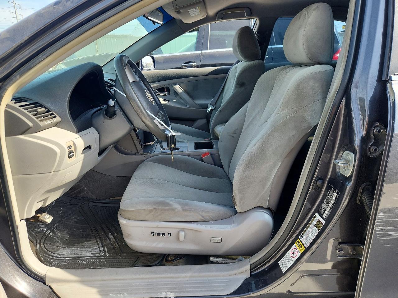 2009 Toyota Camry Le Gray vin: 4T1BE46K79U838828