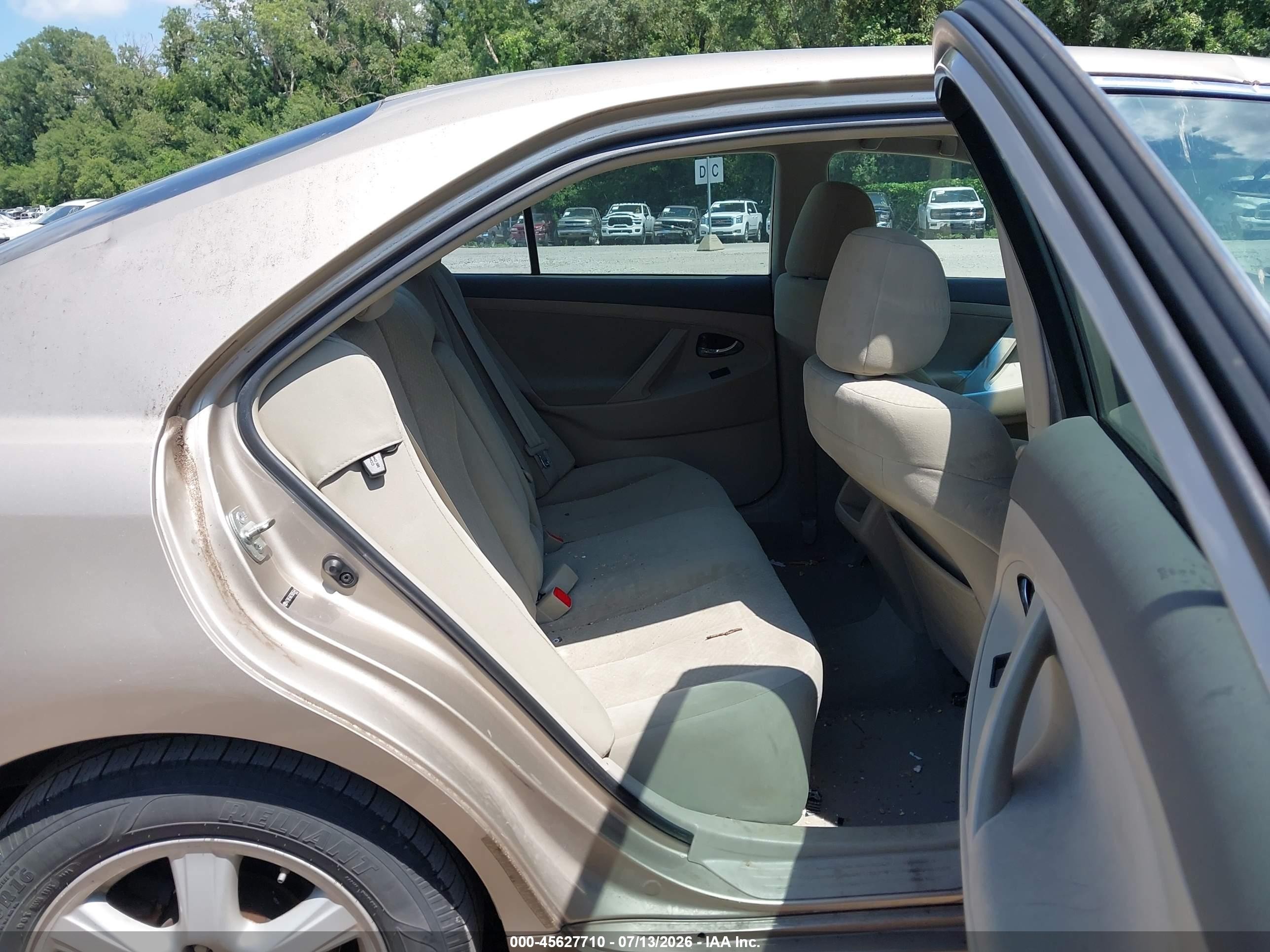 2009 Toyota Camry Le Gold vin: 4T1BE46K79U856441