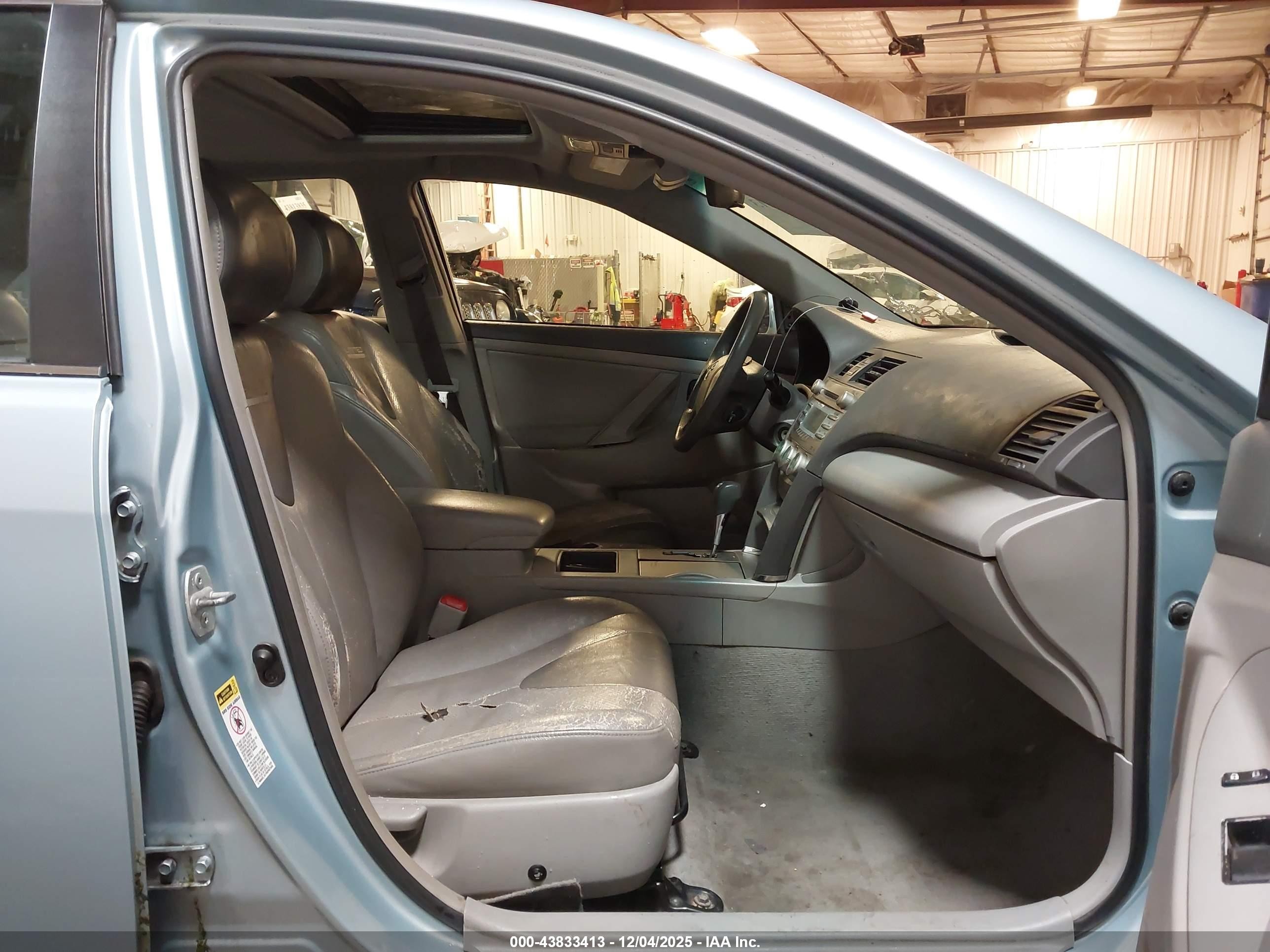 2009 Toyota Camry Le Blue vin: 4T1BE46K79U858836