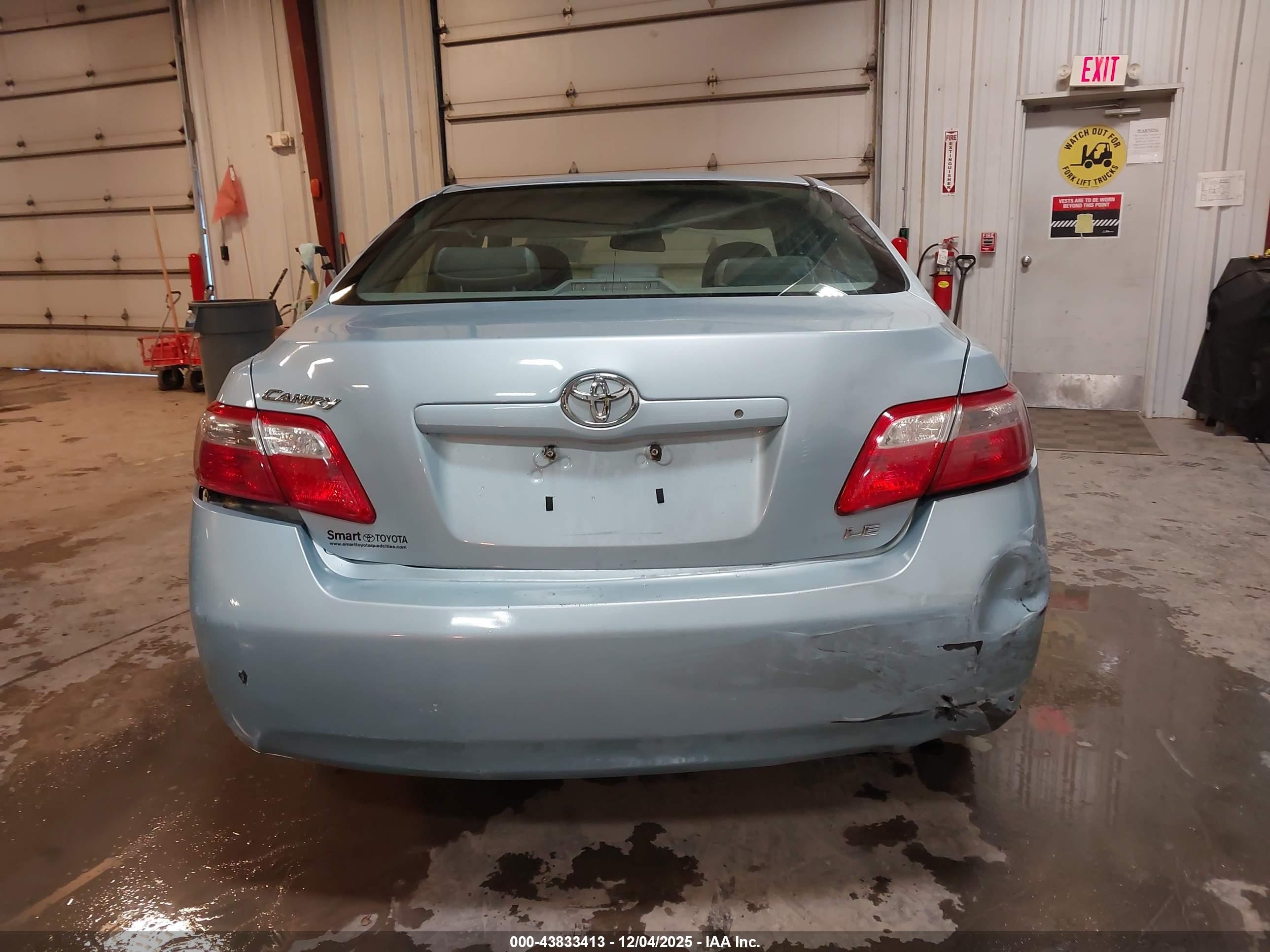 2009 Toyota Camry Le Blue vin: 4T1BE46K79U858836
