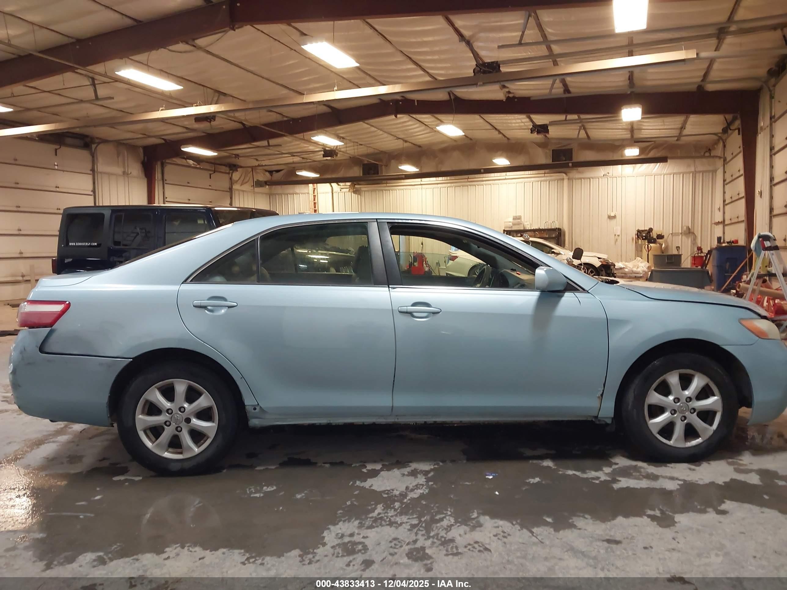 2009 Toyota Camry Le Blue vin: 4T1BE46K79U858836