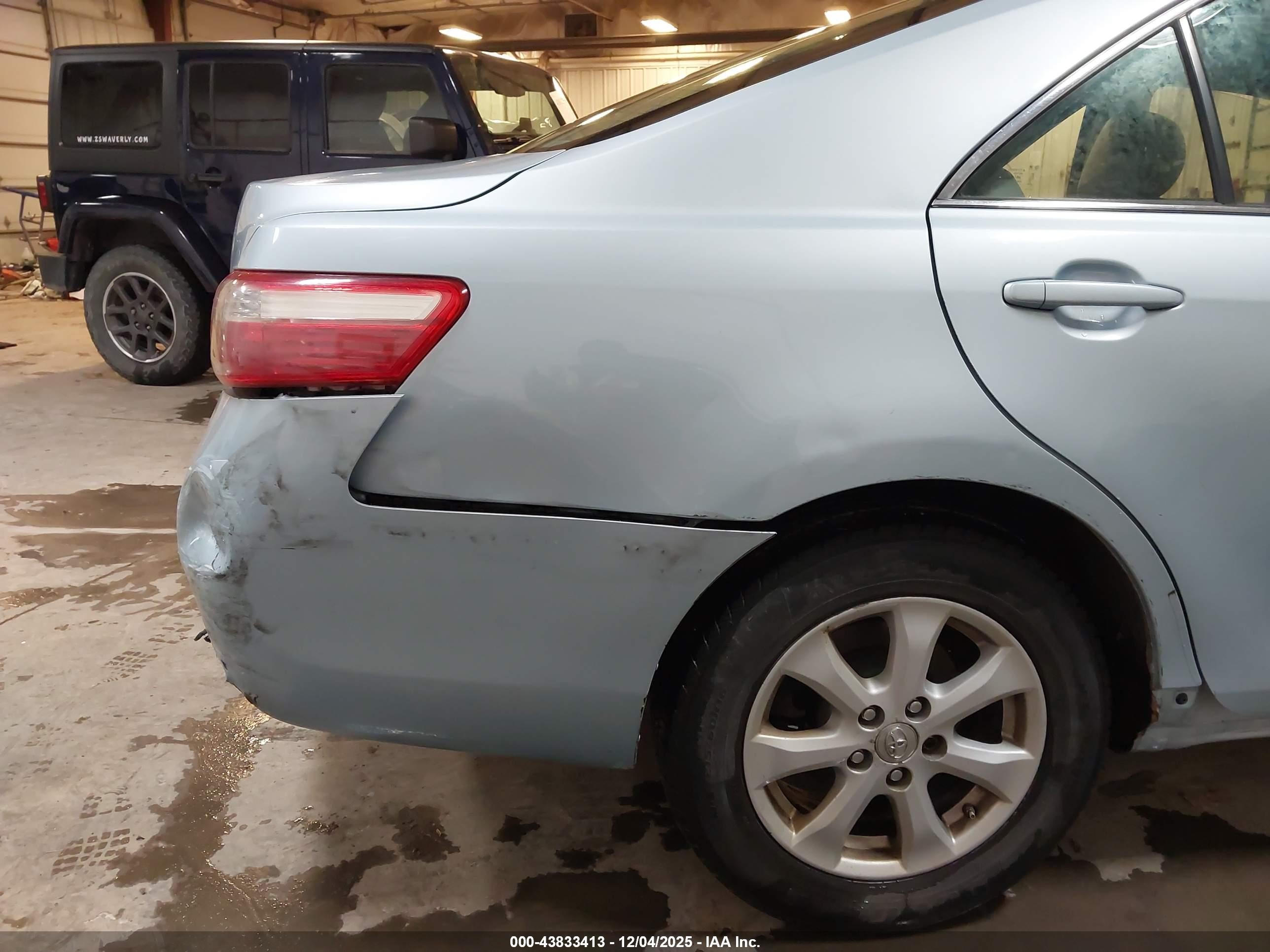 2009 Toyota Camry Le Blue vin: 4T1BE46K79U858836