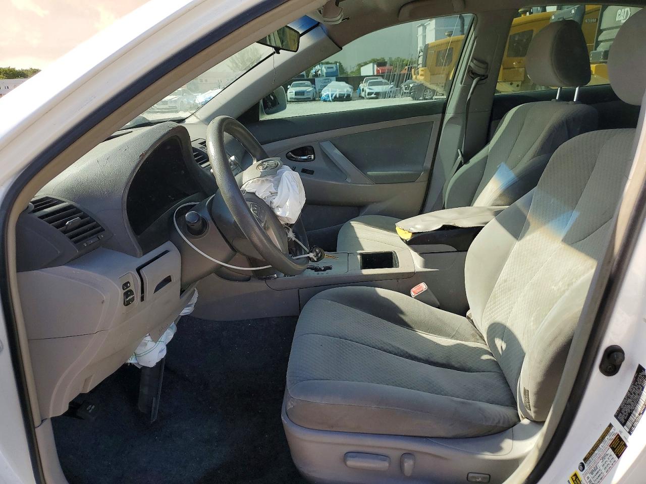 2009 Toyota Camry Le White vin: 4T1BE46K79U863356