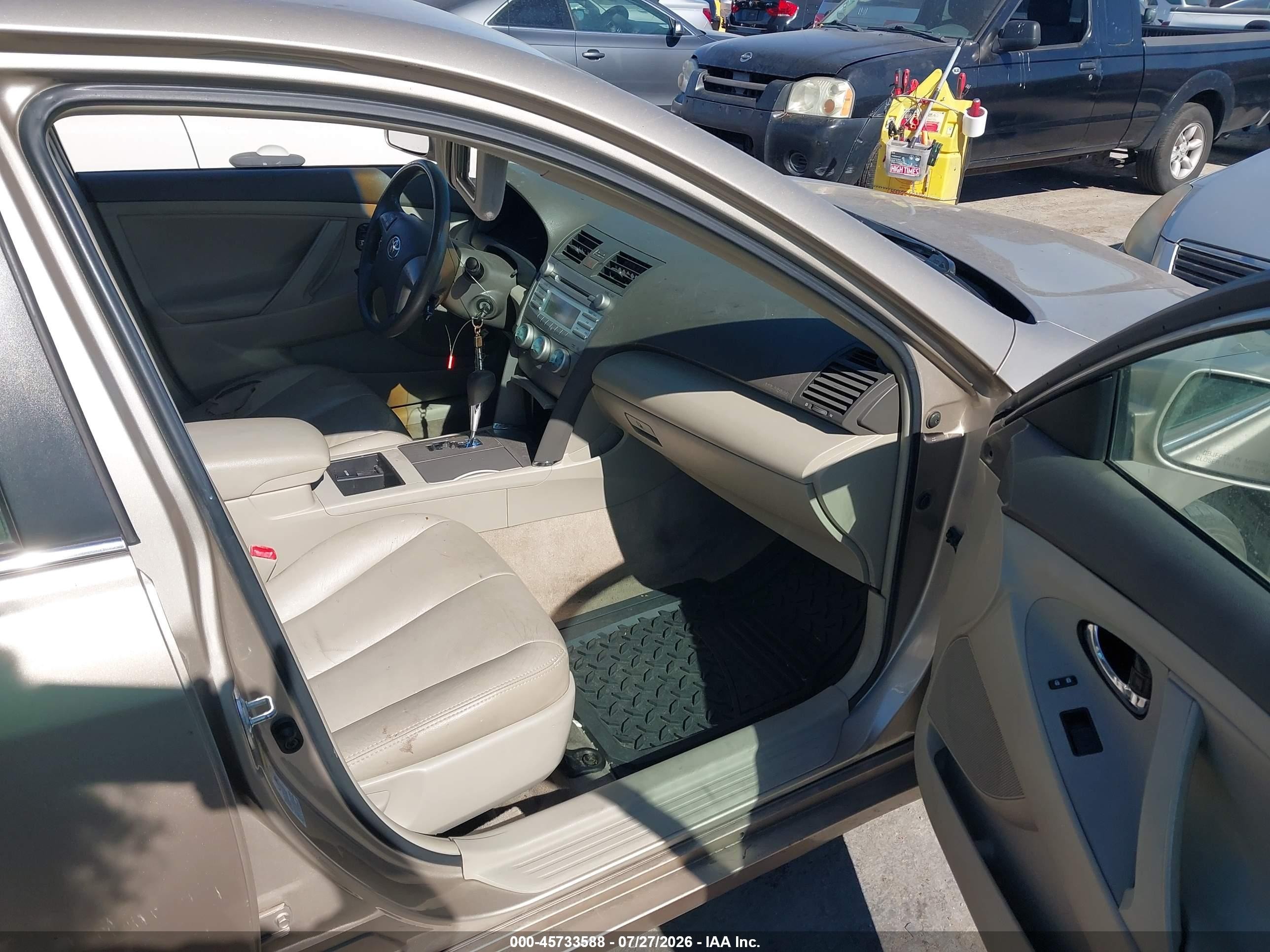 2007 Toyota Camry Le Gold vin: 4T1BE46K87U076476