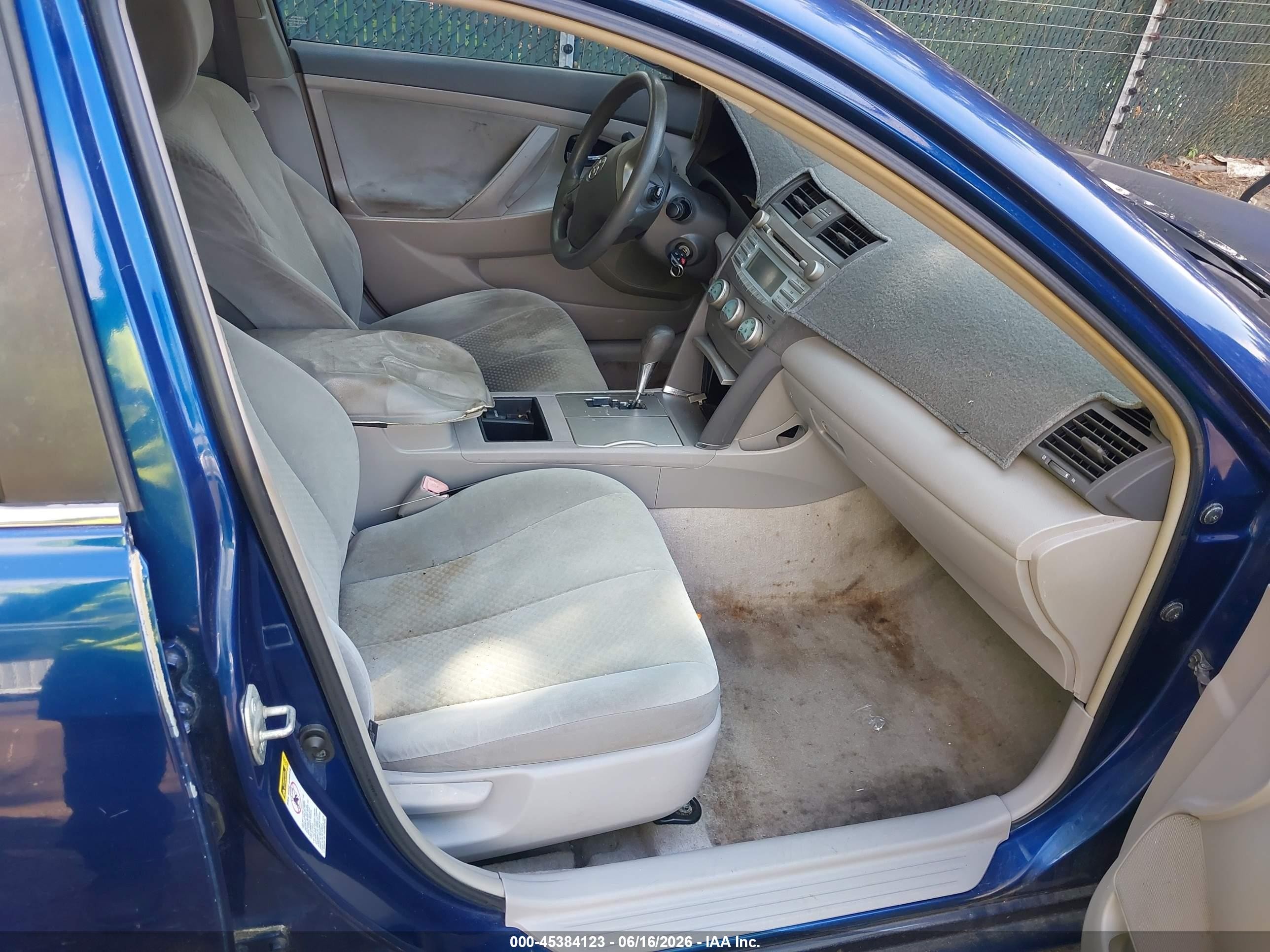 2008 Toyota Camry Le Blue vin: 4T1BE46K88U243517