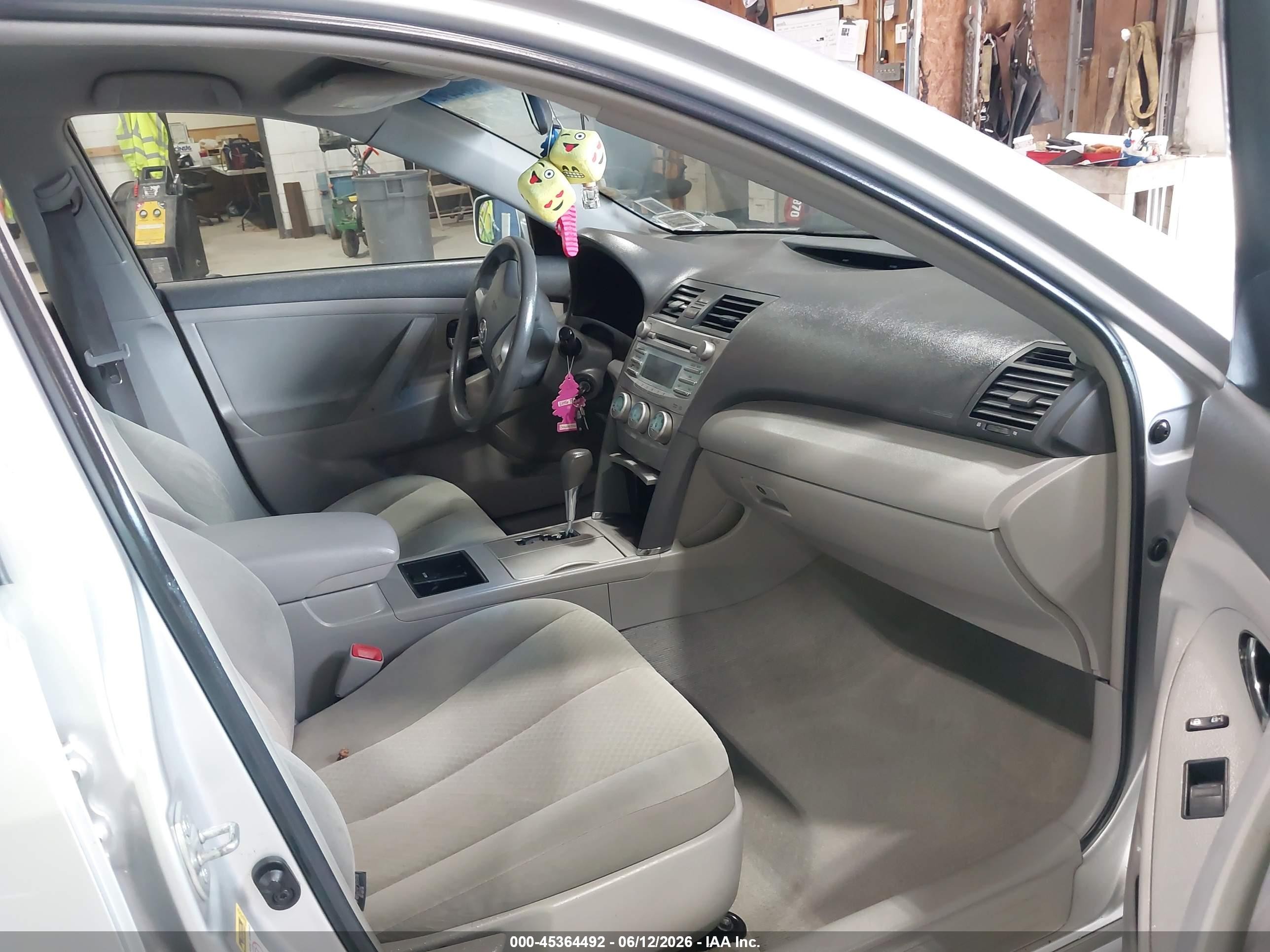 2008 Toyota Camry   Silver vin: 4T1BE46K88U753673