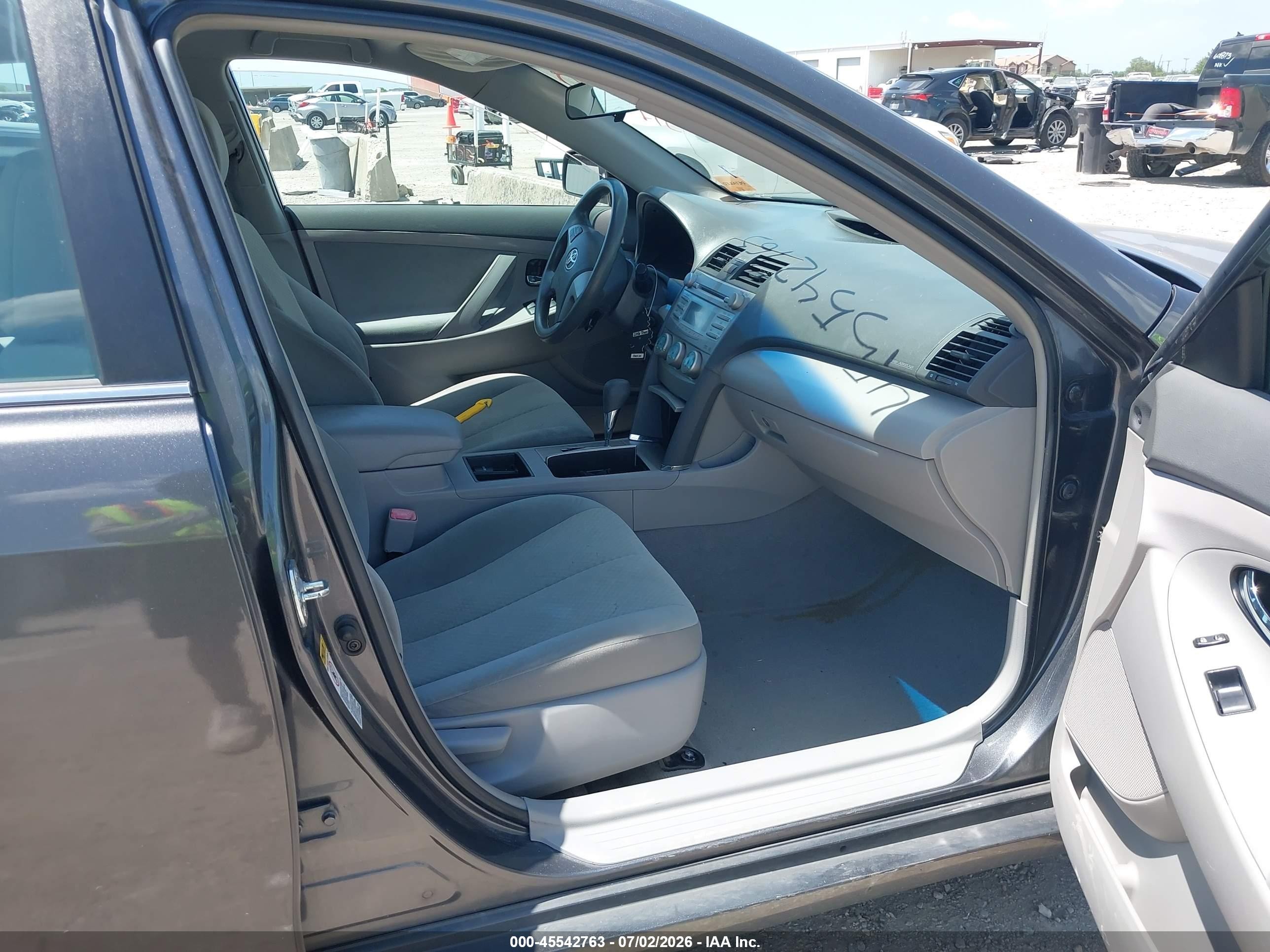 2008 Toyota Camry Le Gray vin: 4T1BE46K88U771655