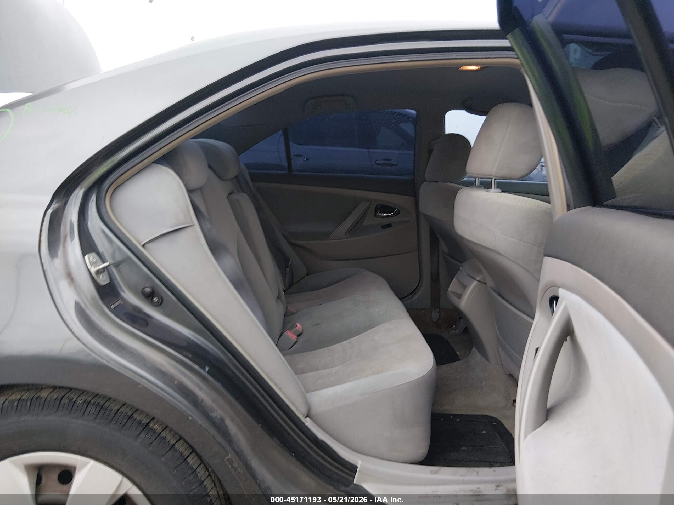 2009 Toyota Camry Le Gray vin: 4T1BE46K89U269827