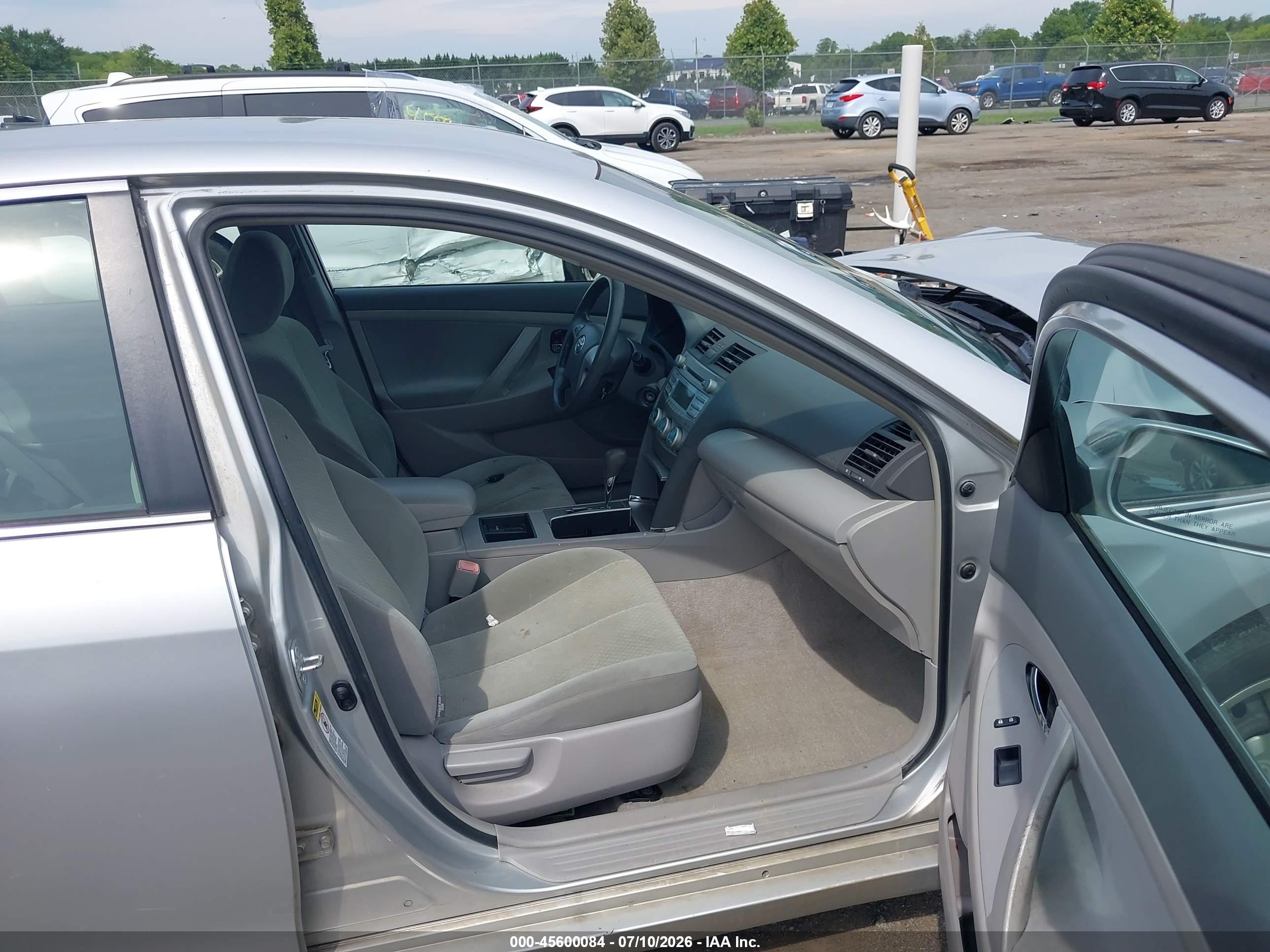 2009 Toyota Camry Le Silver vin: 4T1BE46K89U350178