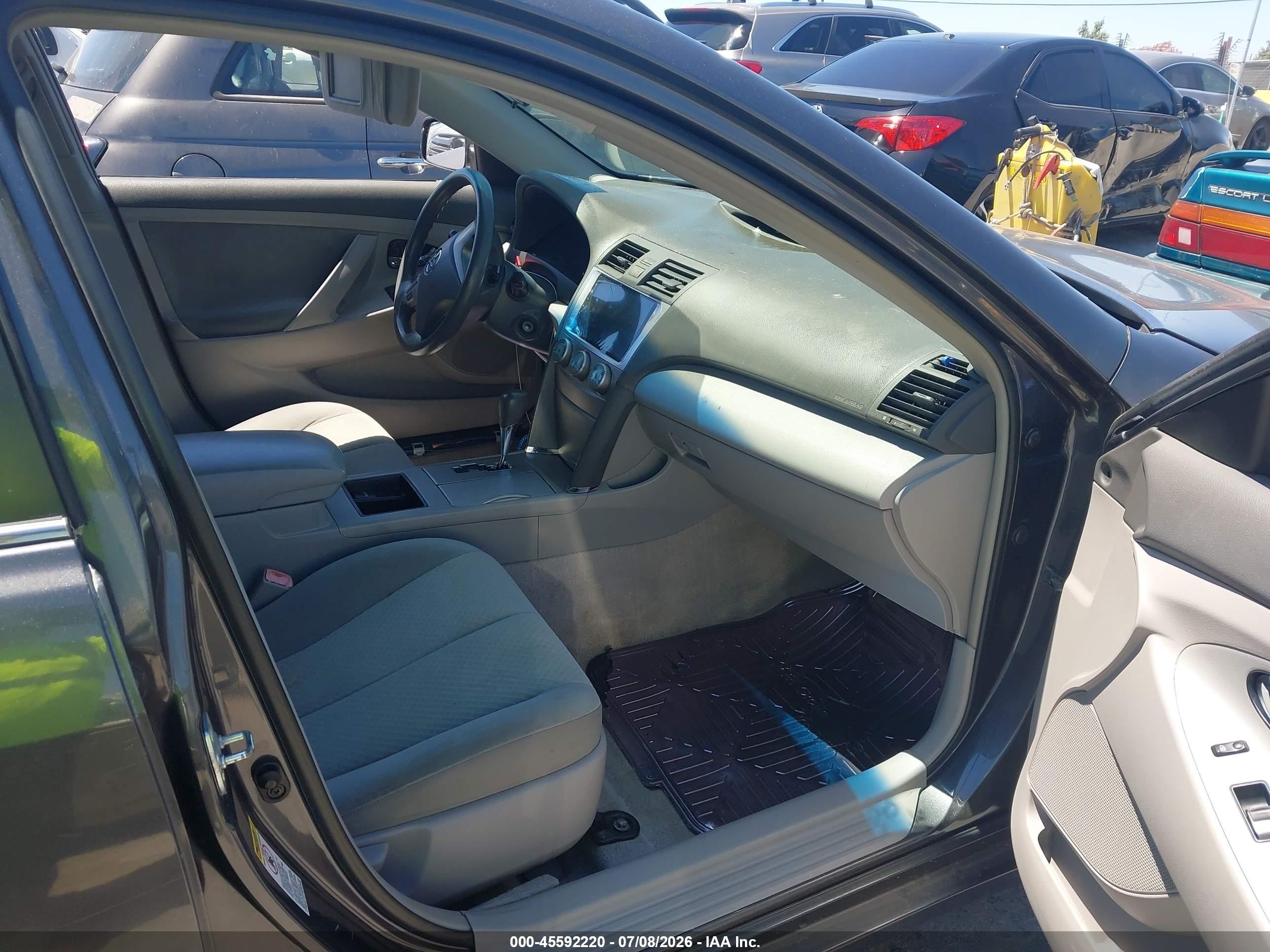 2009 Toyota Camry Le Gray vin: 4T1BE46K89U351380