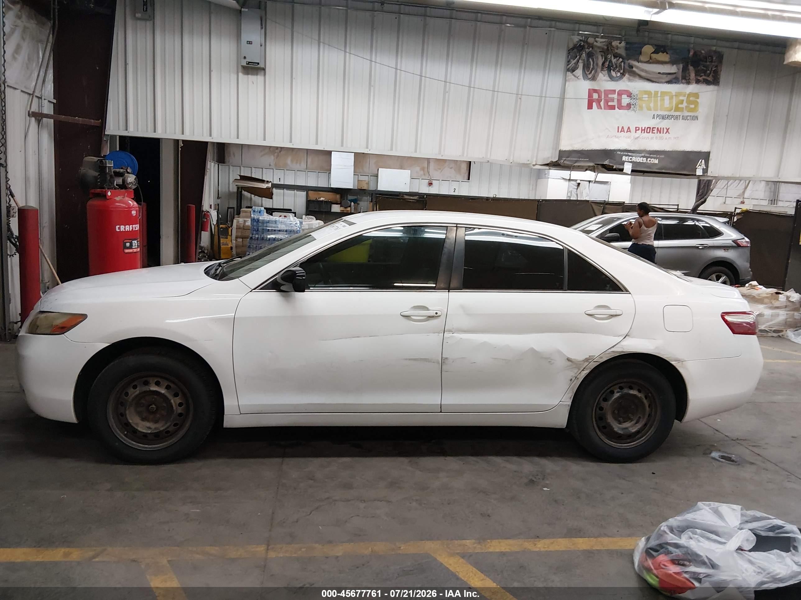 2009 Toyota Camry Le White vin: 4T1BE46K89U824856