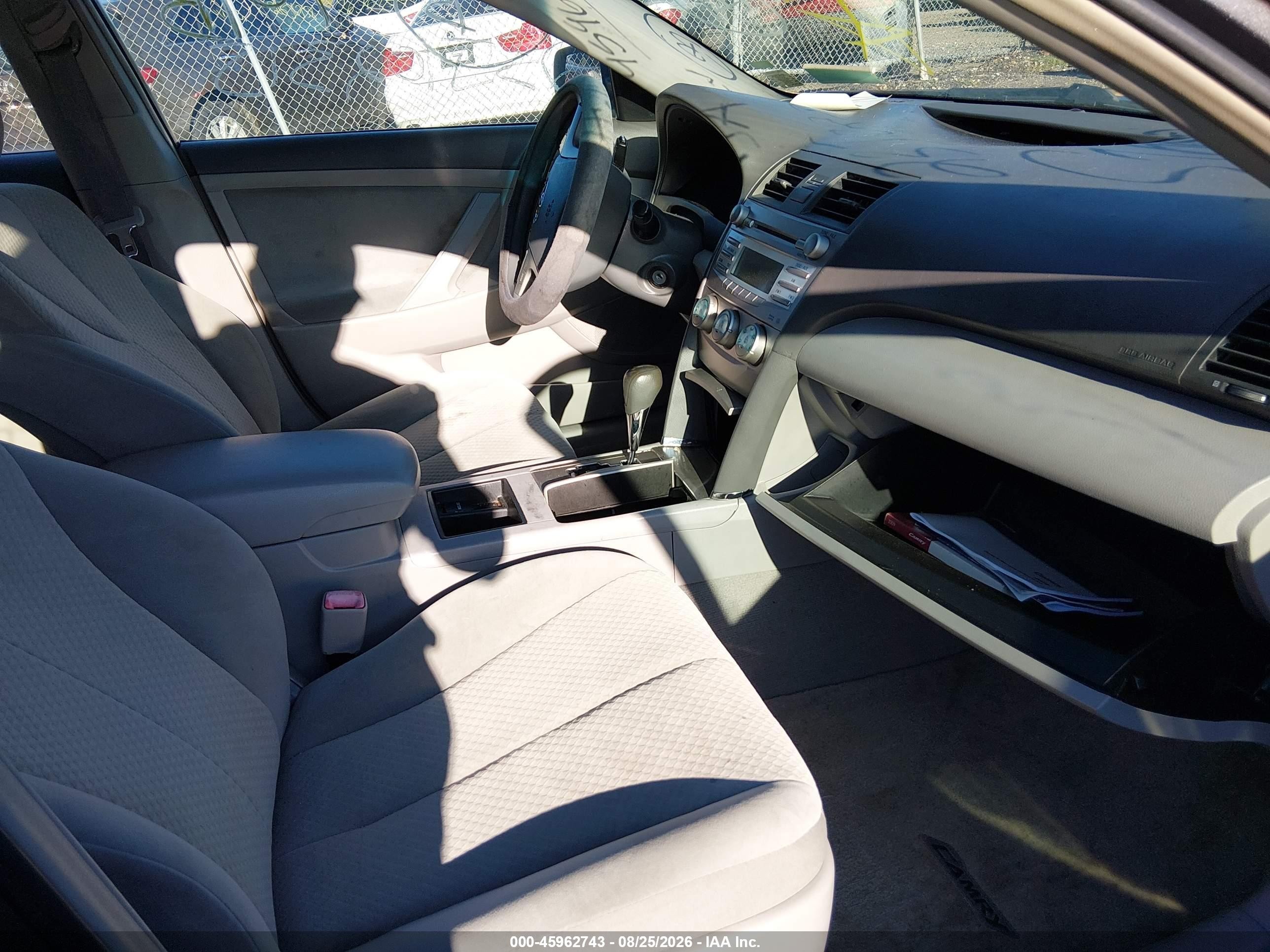 2009 Toyota Camry Le Серый vin: 4T1BE46K89U840622