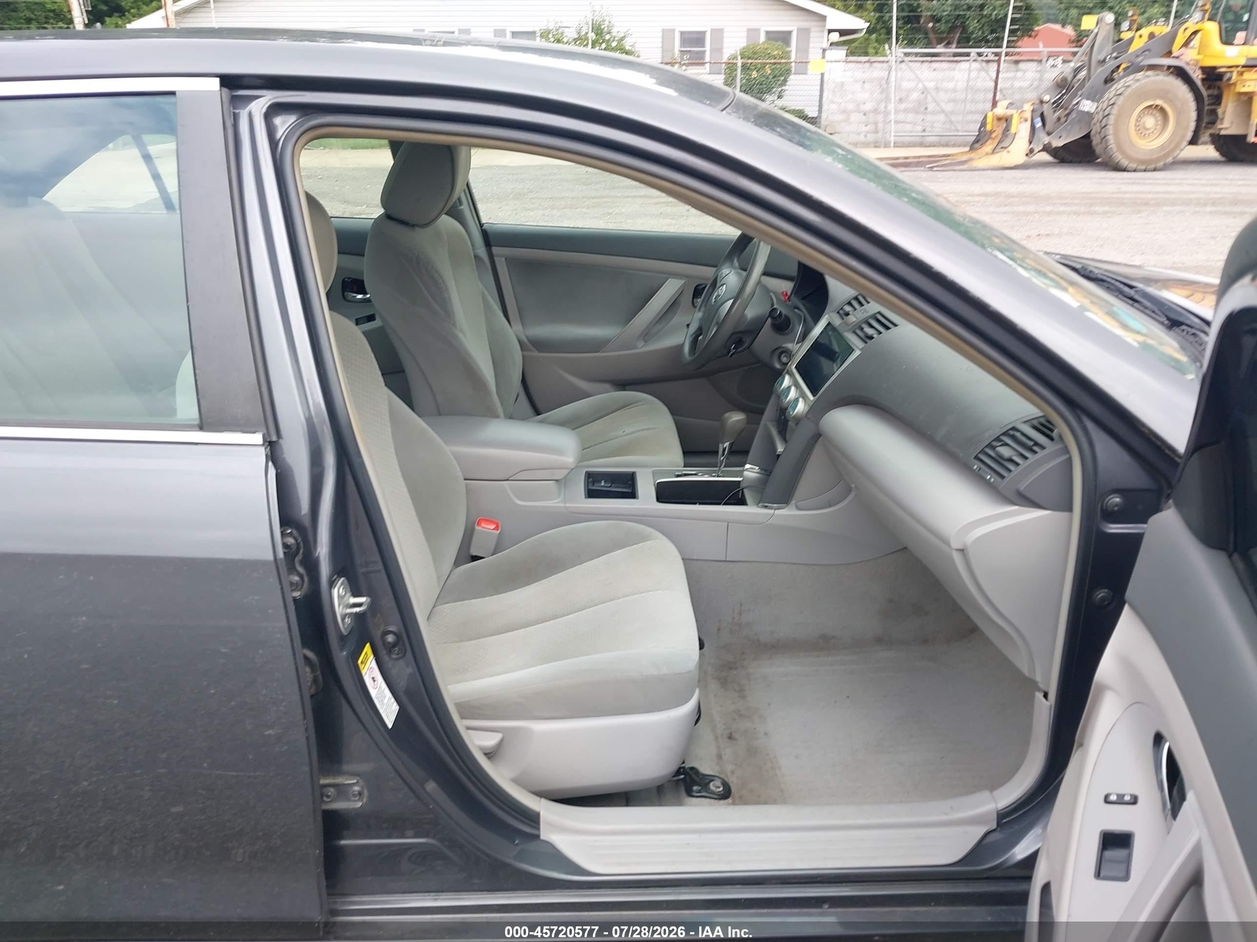 2009 Toyota Camry Le Gray vin: 4T1BE46K89U849692