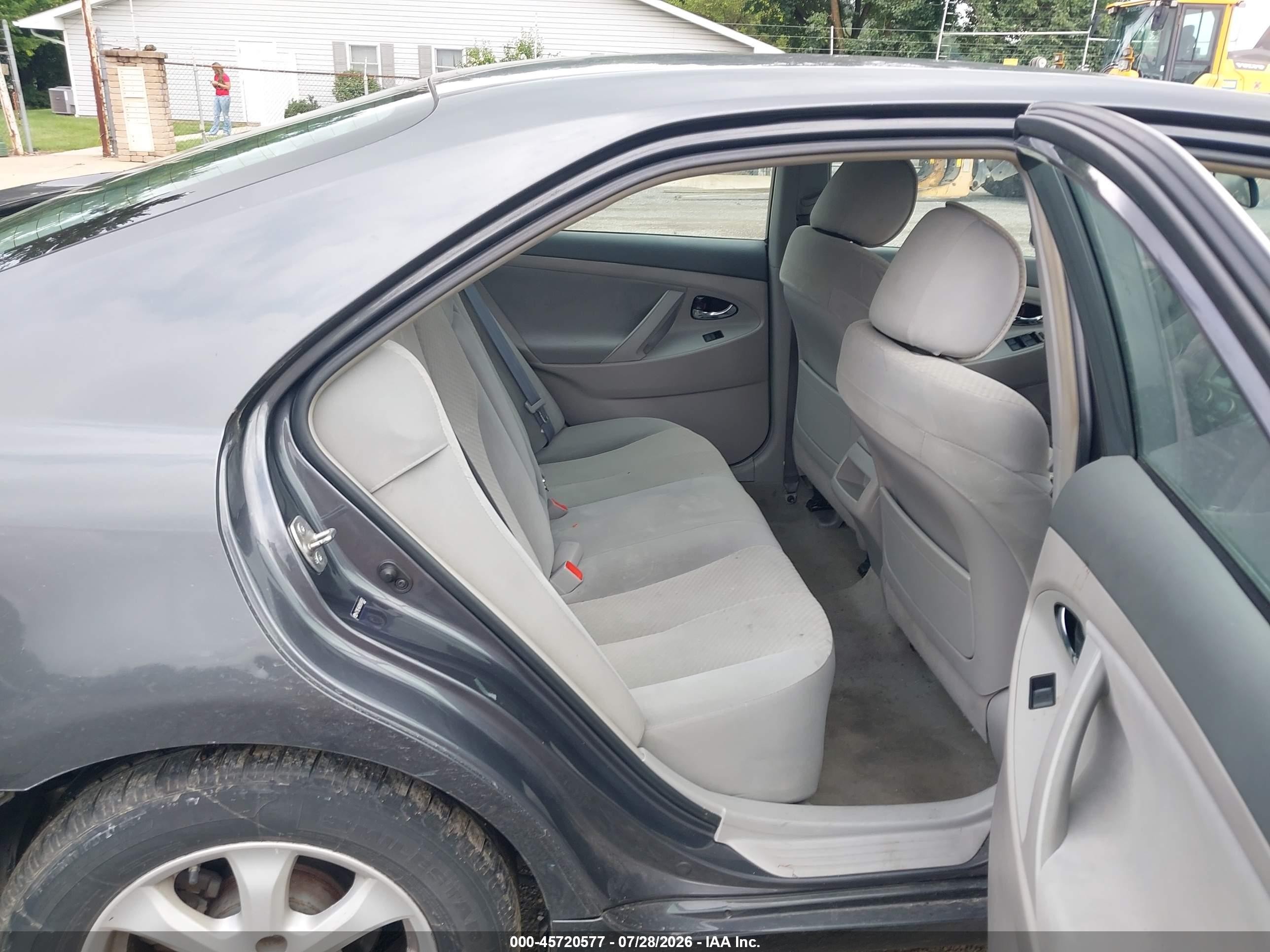 2009 Toyota Camry Le Gray vin: 4T1BE46K89U849692