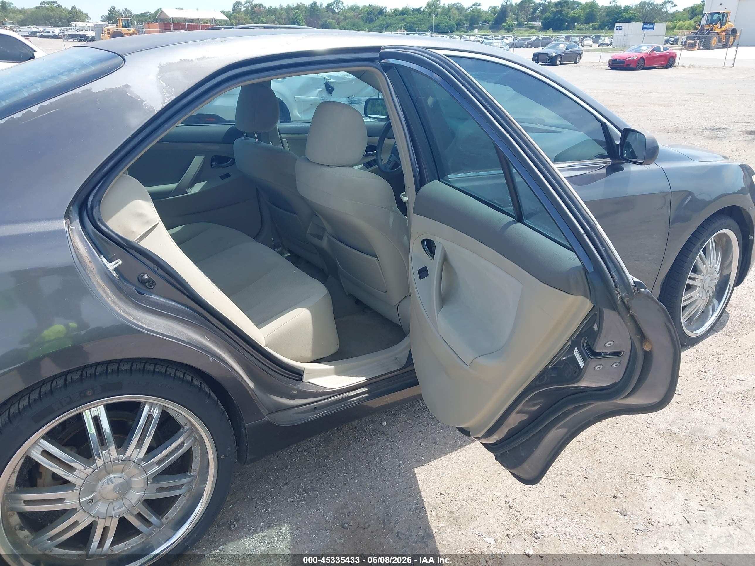 2009 Toyota Camry Le Gray vin: 4T1BE46K89U852317