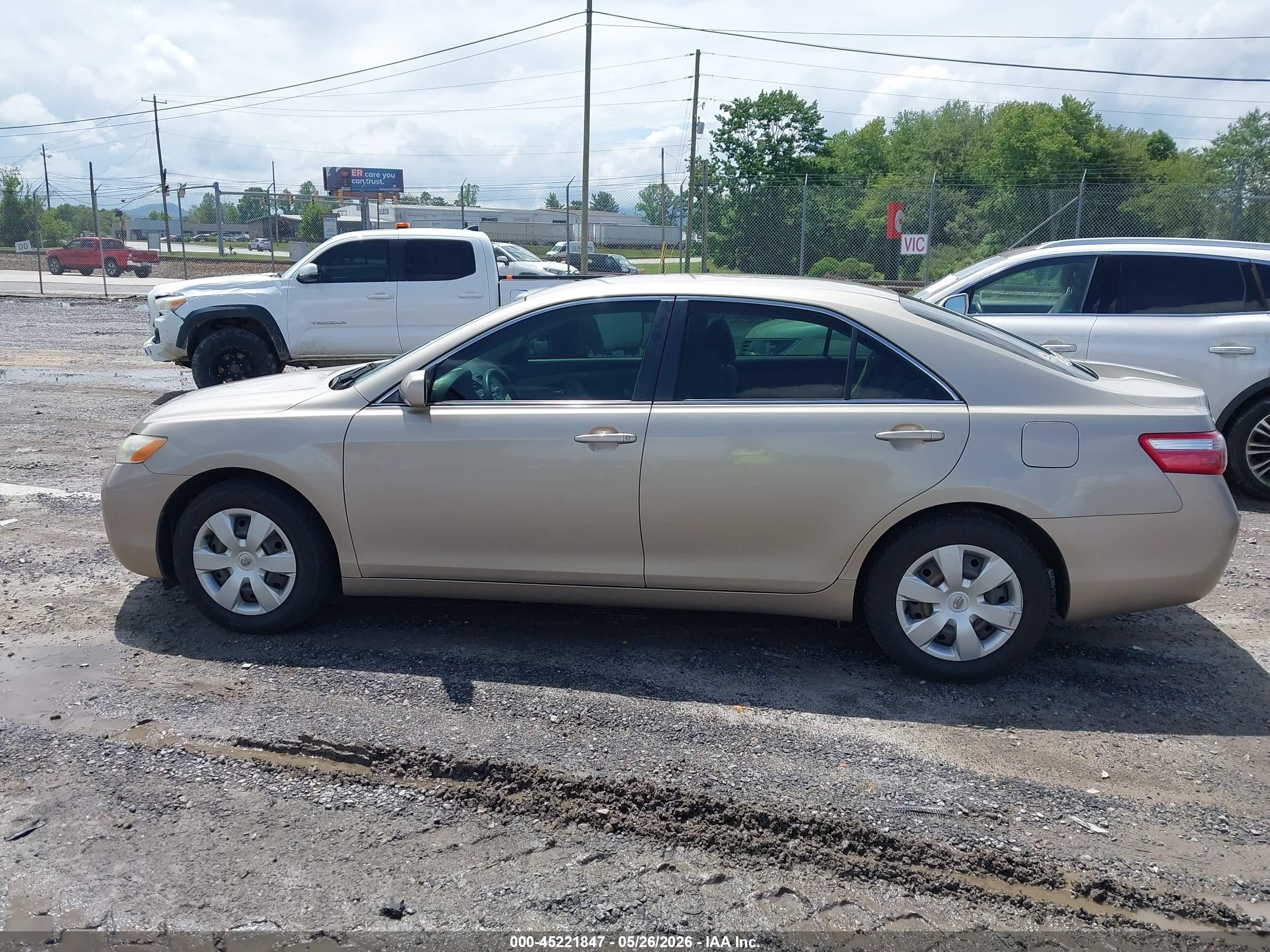2007 Toyota Camry Le Gold vin: 4T1BE46K97U067897