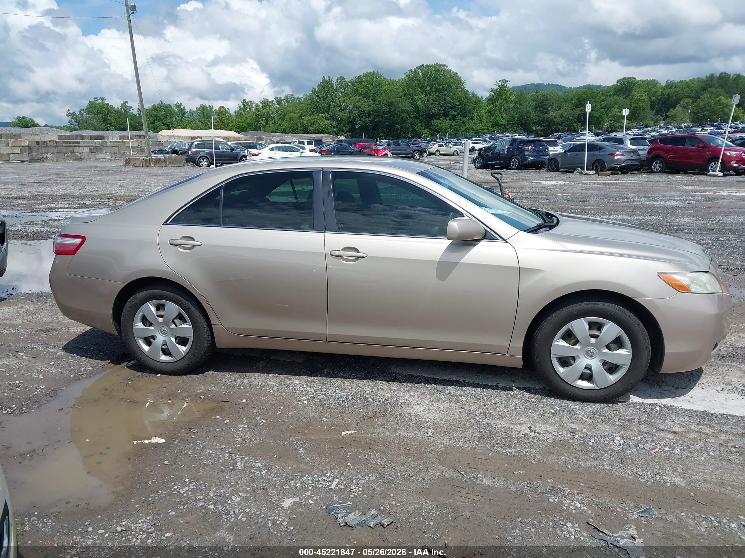 2007 Toyota Camry Le Gold vin: 4T1BE46K97U067897