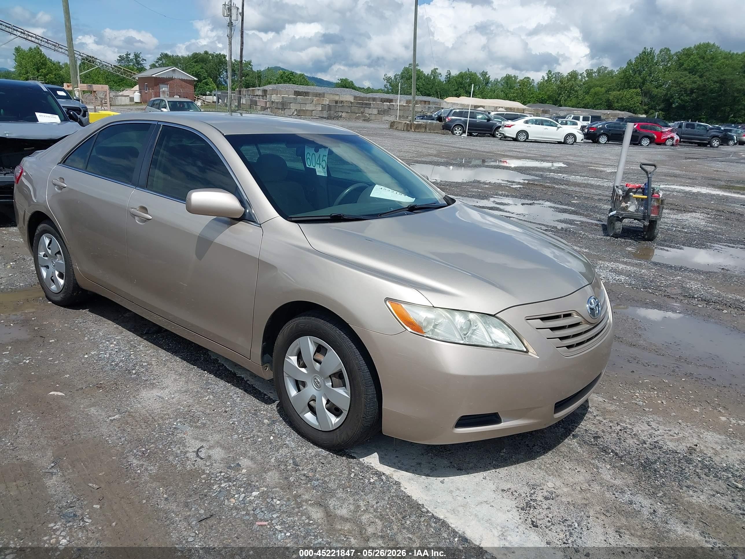 2007 Toyota Camry Le Gold vin: 4T1BE46K97U067897