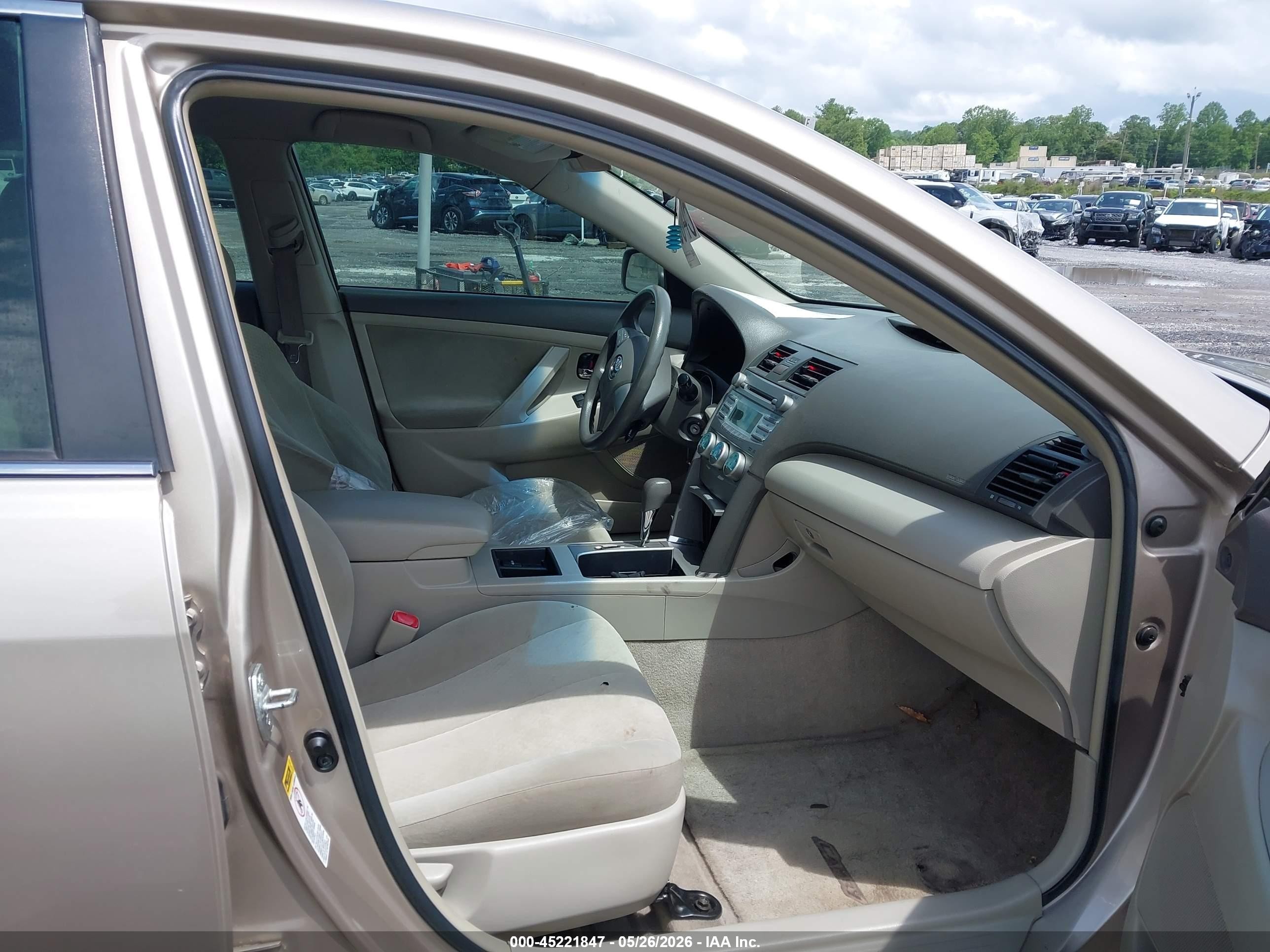 2007 Toyota Camry Le Gold vin: 4T1BE46K97U067897