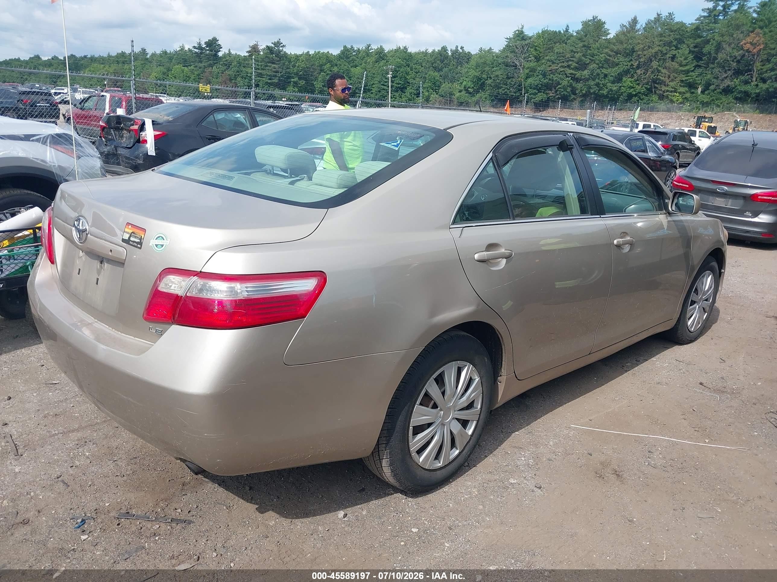 2007 Toyota Camry Le Gold vin: 4T1BE46K97U122767