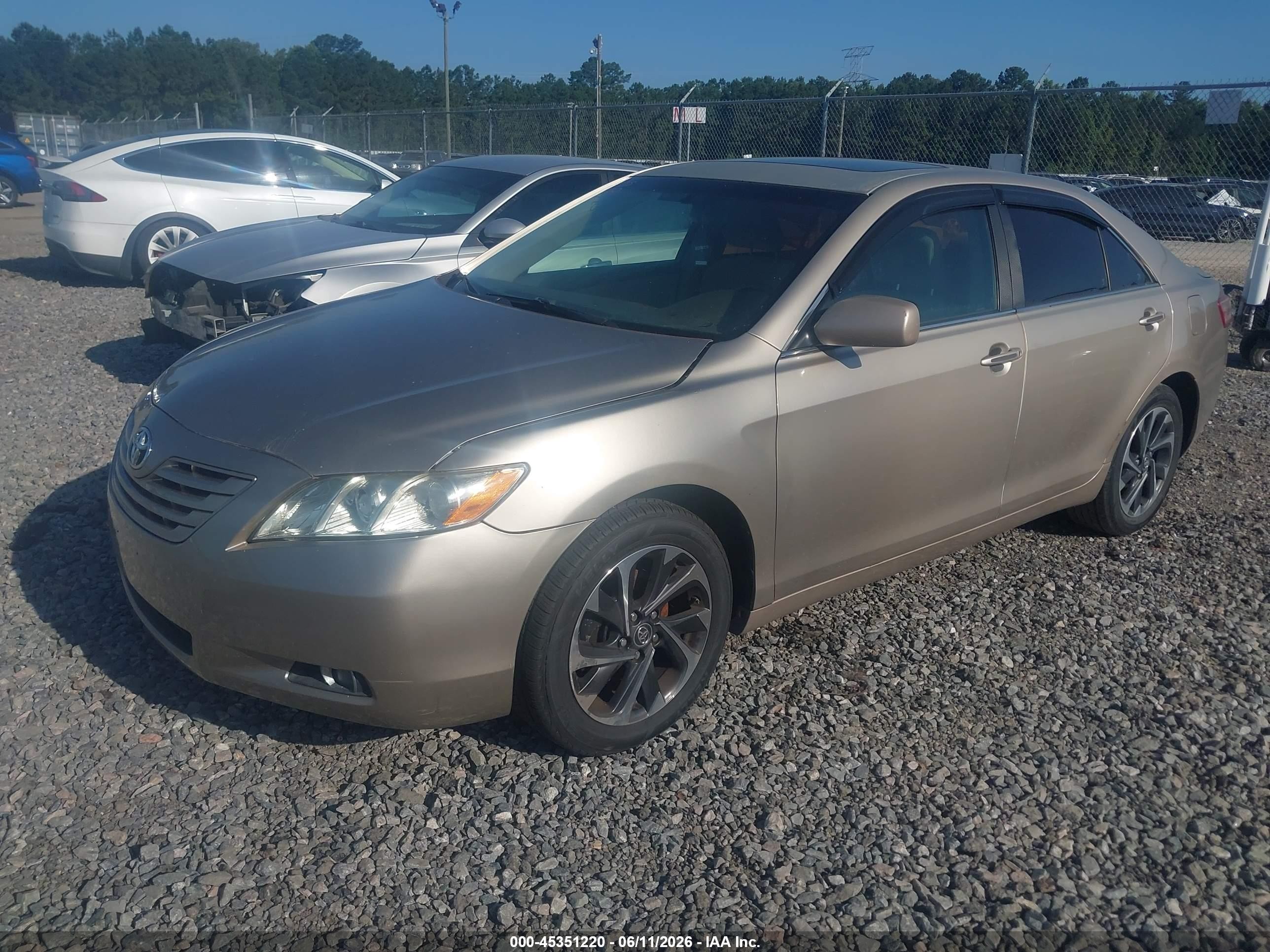 2007 Toyota Camry Le Gold vin: 4T1BE46K97U135244