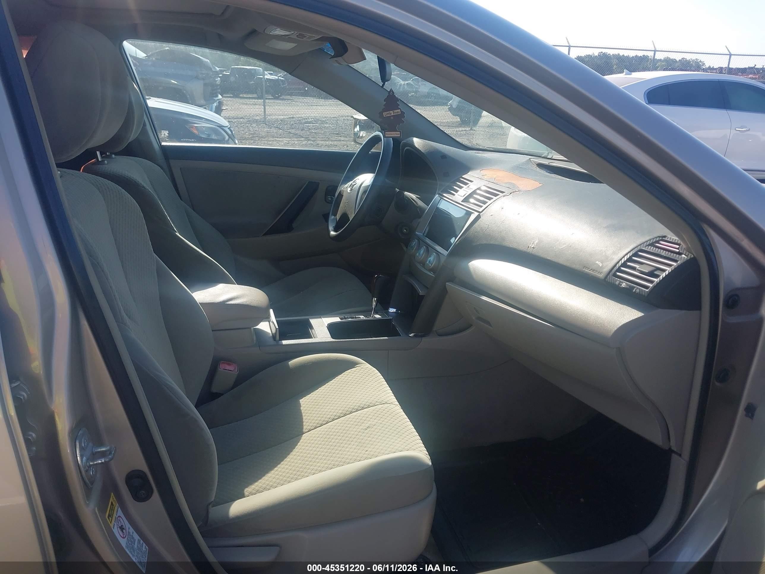 2007 Toyota Camry Le Gold vin: 4T1BE46K97U135244
