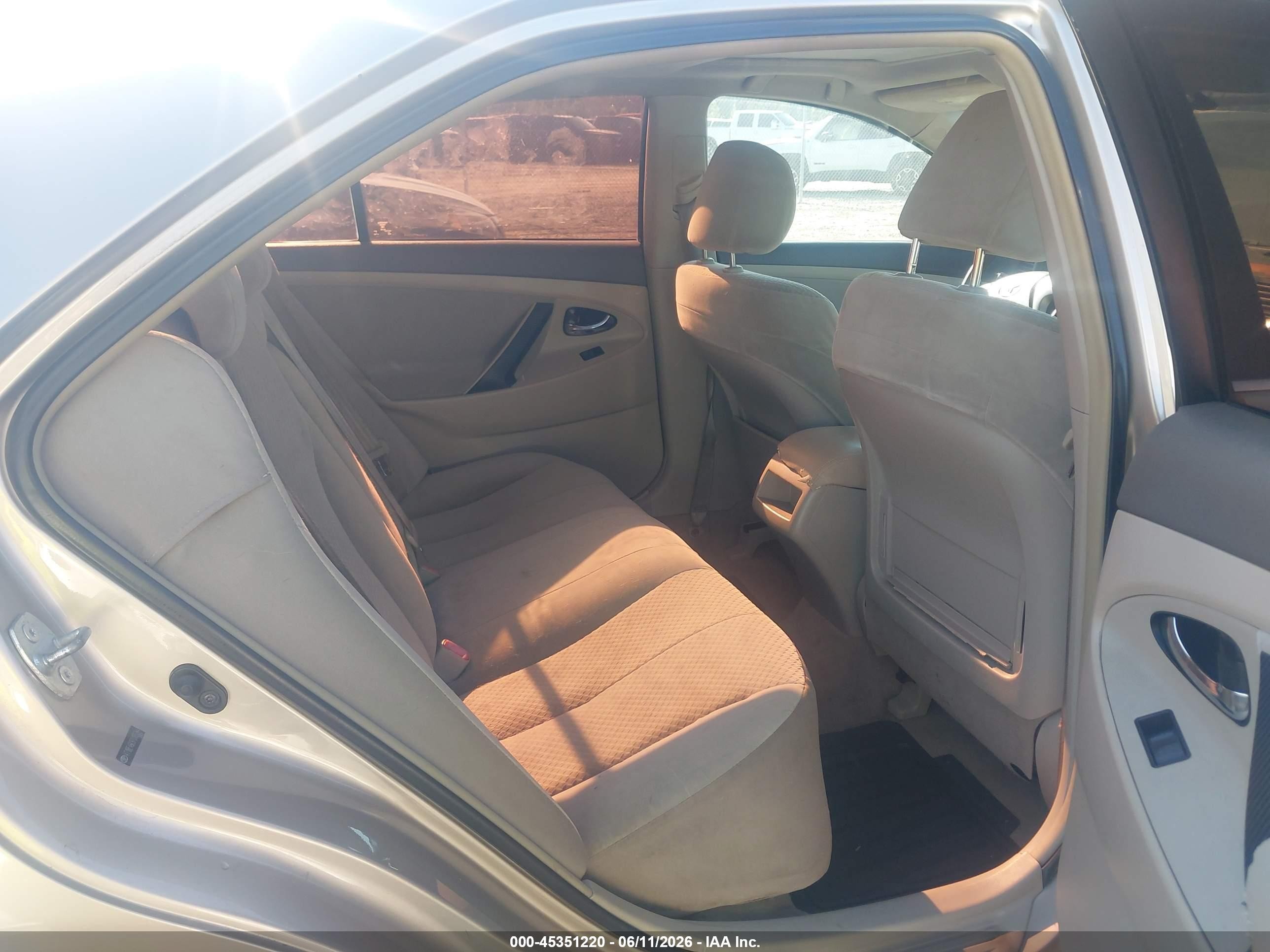 2007 Toyota Camry Le Gold vin: 4T1BE46K97U135244