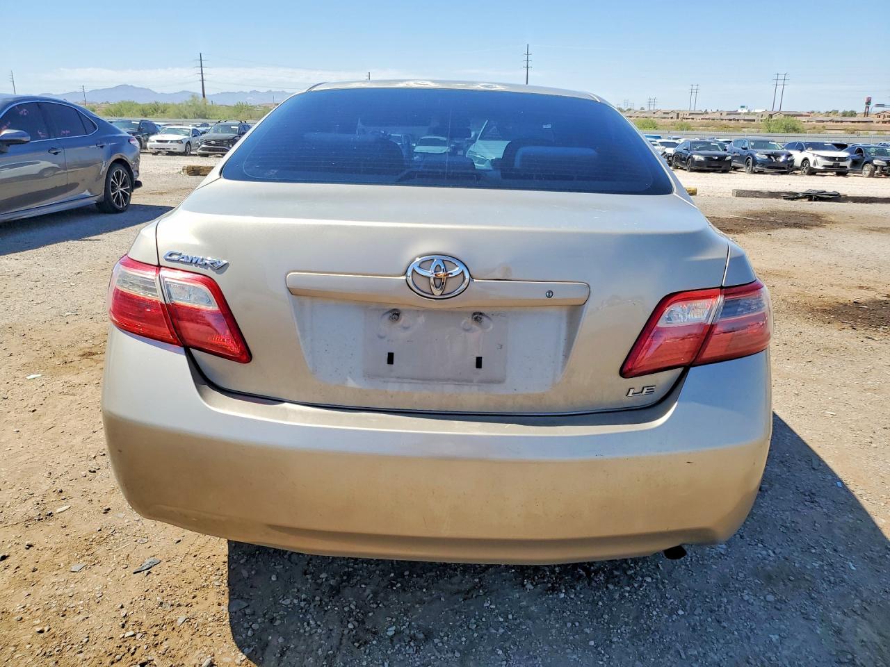 2007 Toyota Camry Le Gold vin: 4T1BE46K97U610309