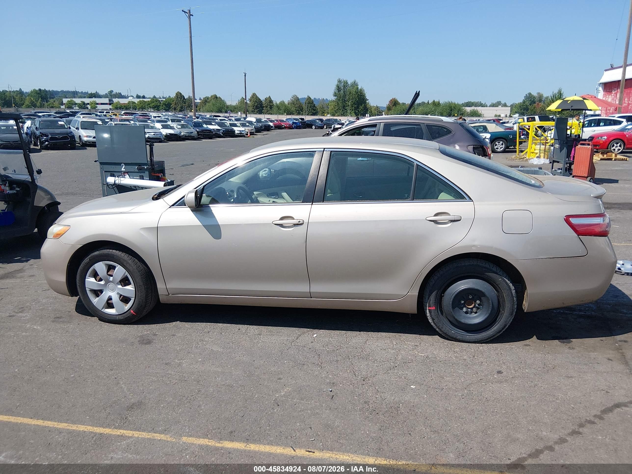 2007 Toyota Camry Le Gold vin: 4T1BE46K97U621908