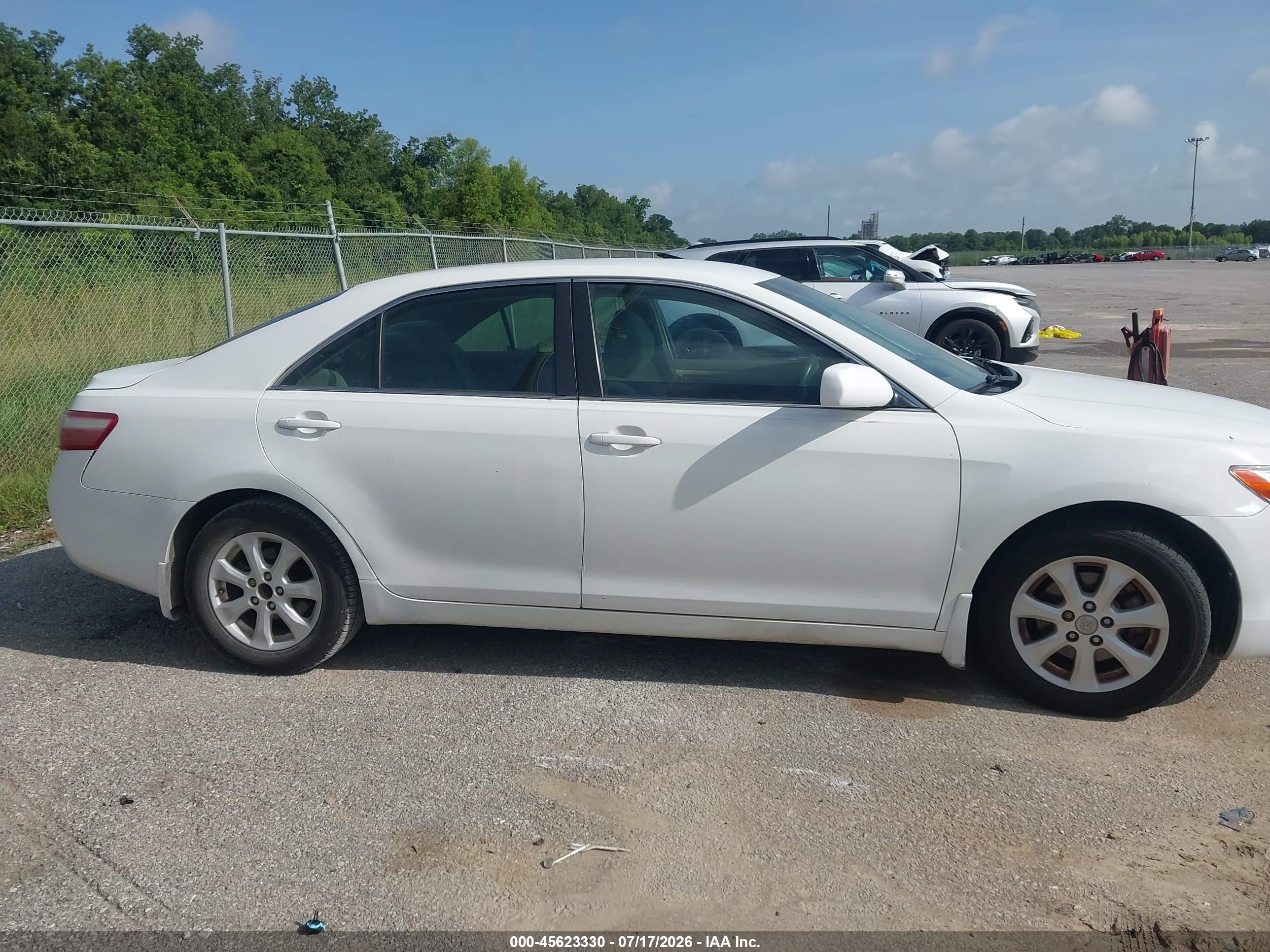 2007 Toyota Camry Le White vin: 4T1BE46K97U622623