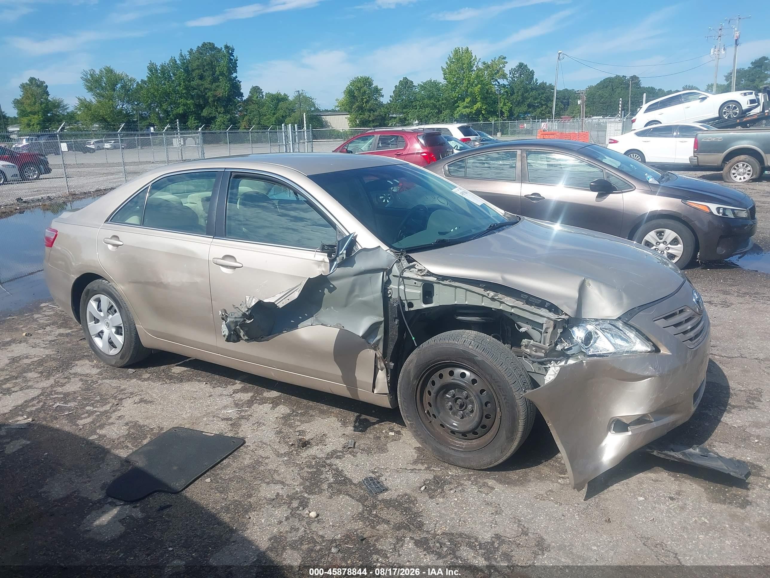 2007 Toyota Camry Le Gold vin: 4T1BE46K97U659316