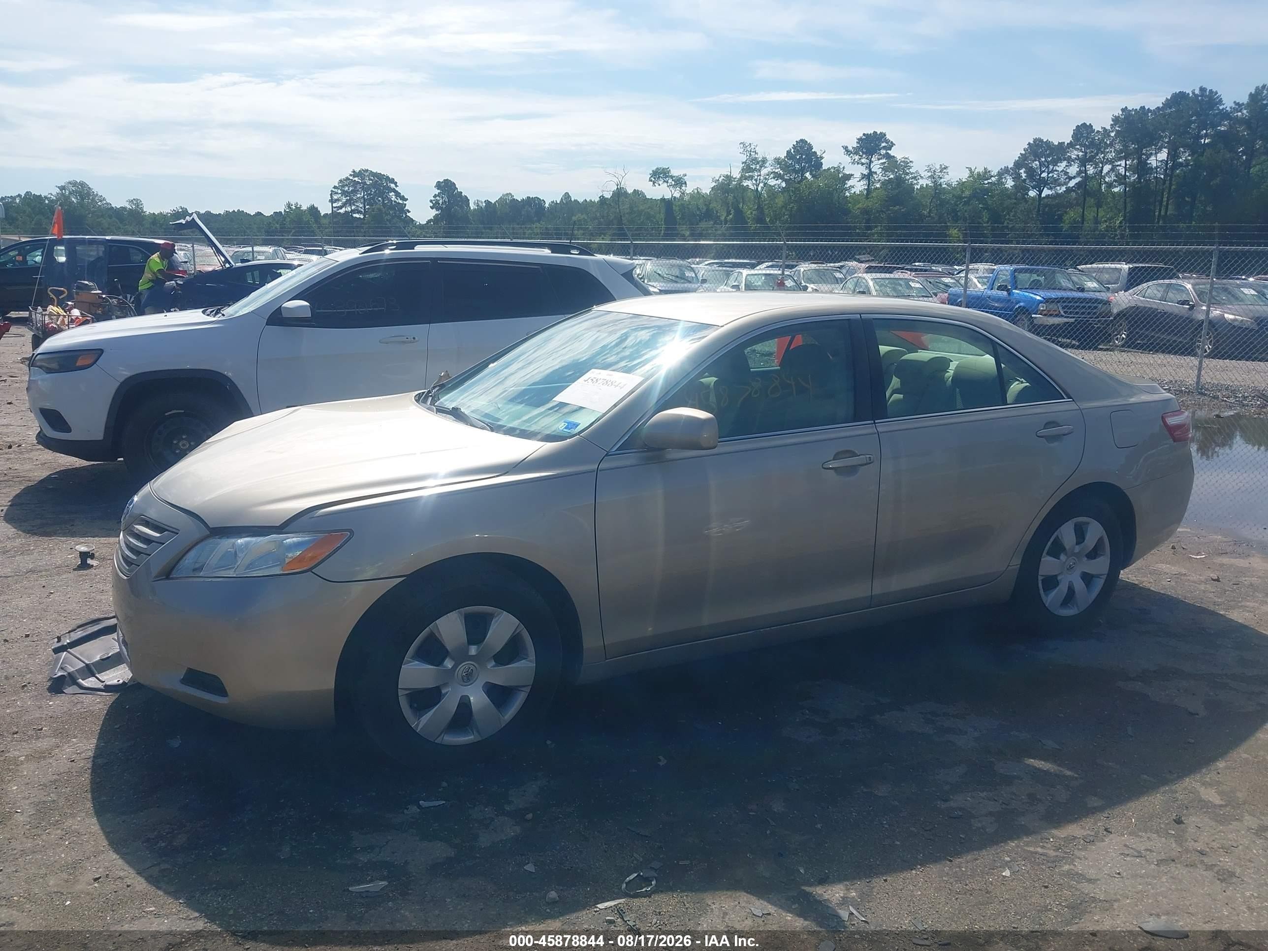 2007 Toyota Camry Le Gold vin: 4T1BE46K97U659316