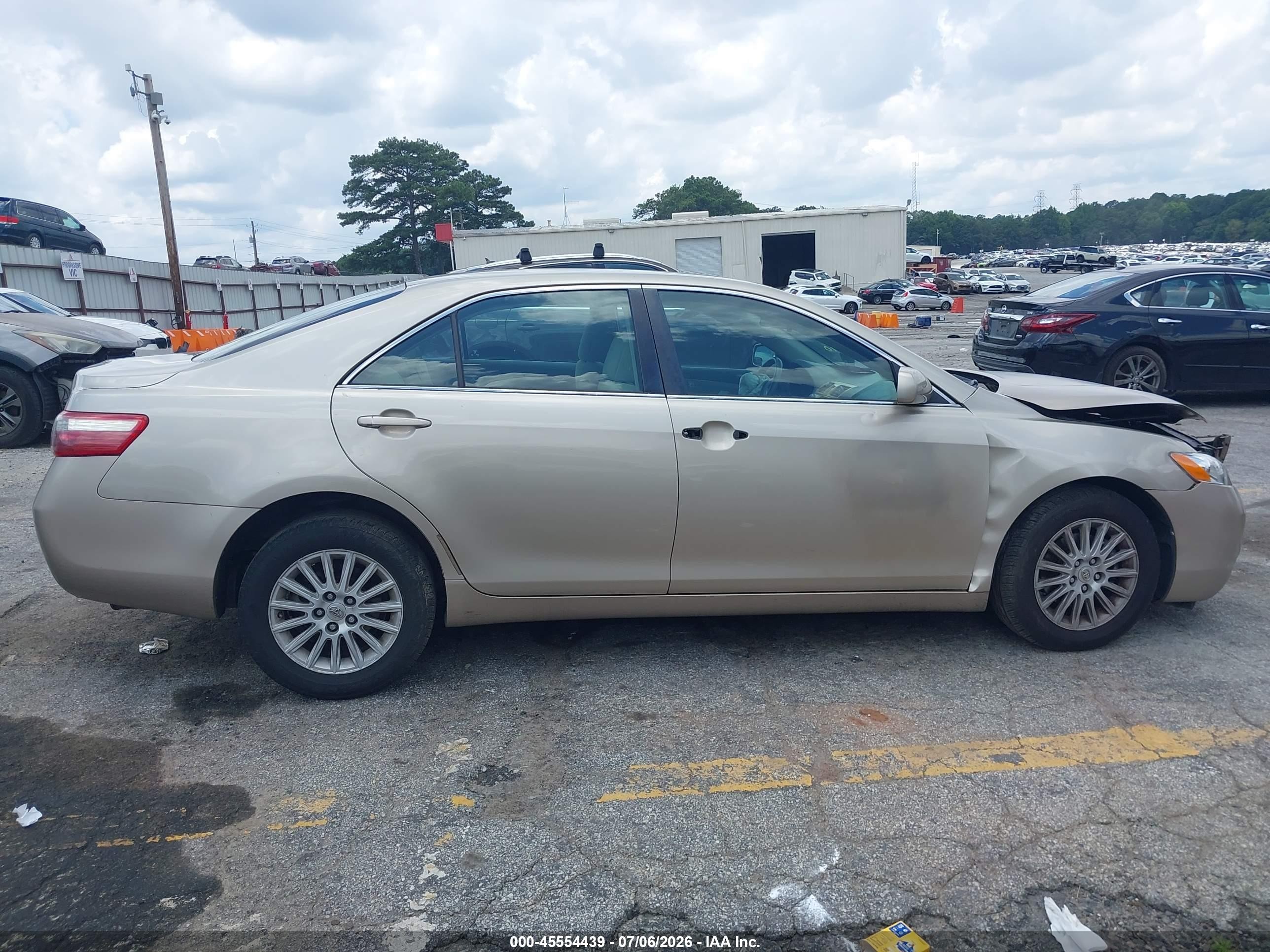2008 Toyota Camry Le Brown vin: 4T1BE46K98U201910