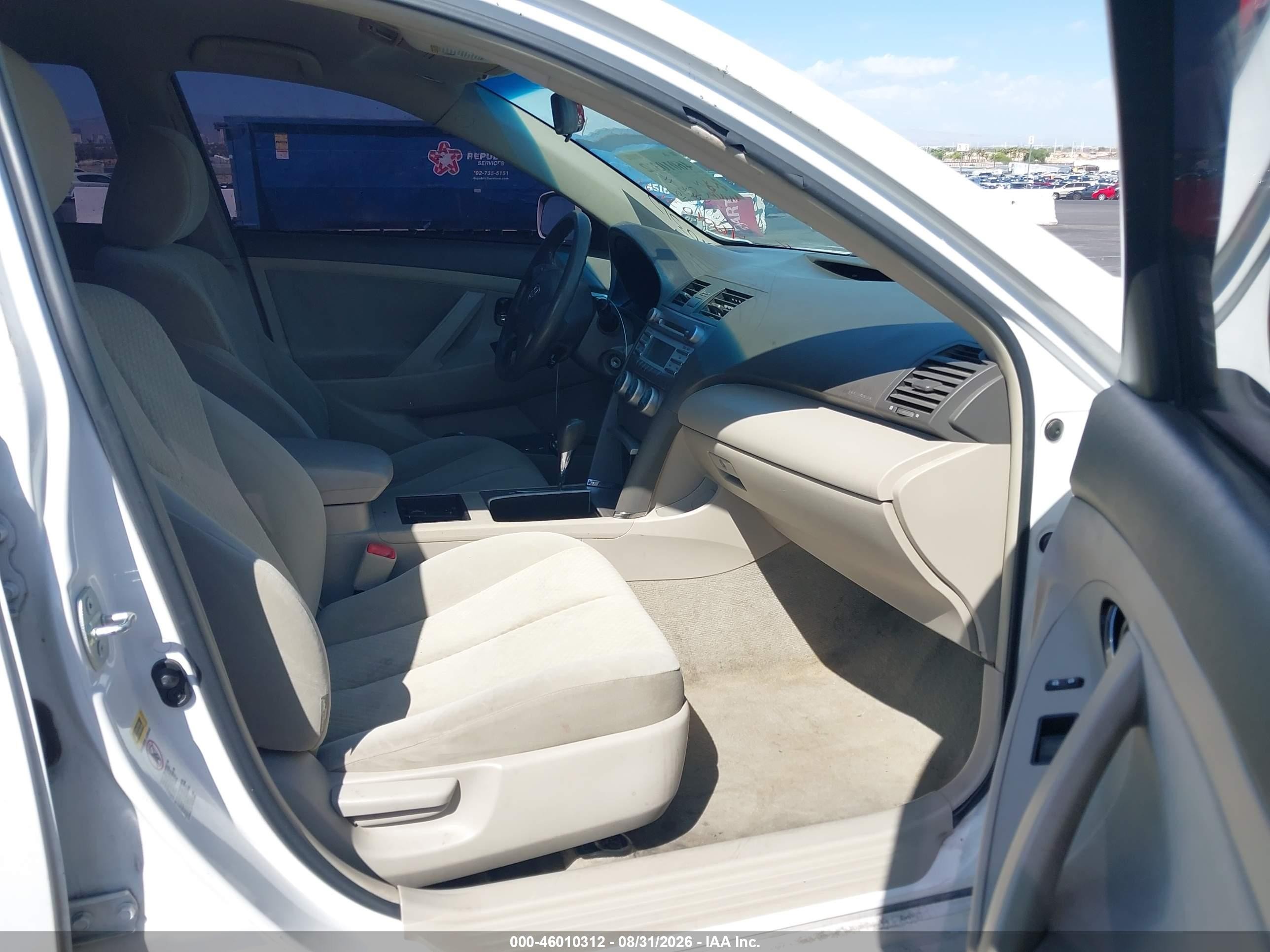 2008 Toyota Camry Le White vin: 4T1BE46K98U731522