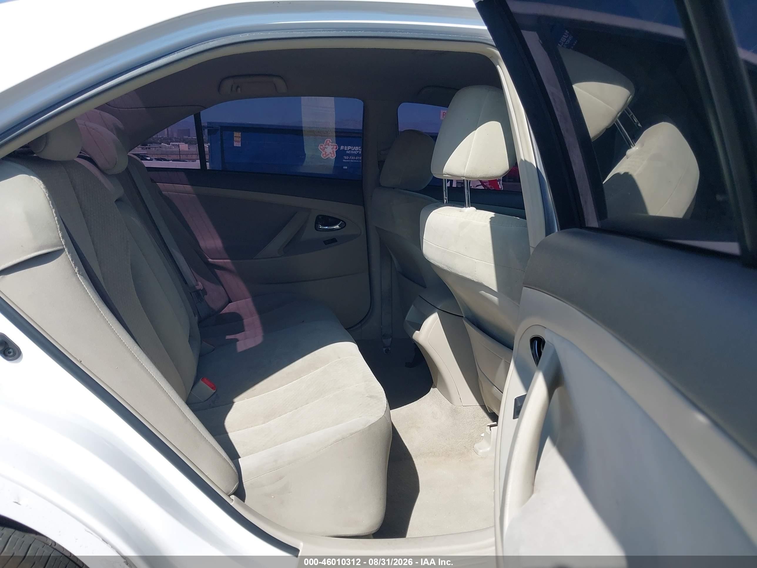 2008 Toyota Camry Le White vin: 4T1BE46K98U731522