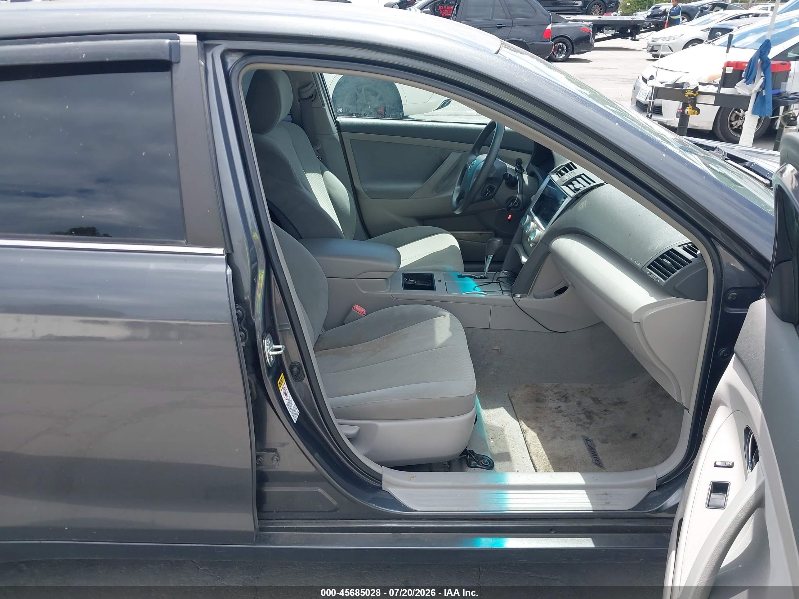 2008 Toyota Camry Le Gray vin: 4T1BE46K98U751348